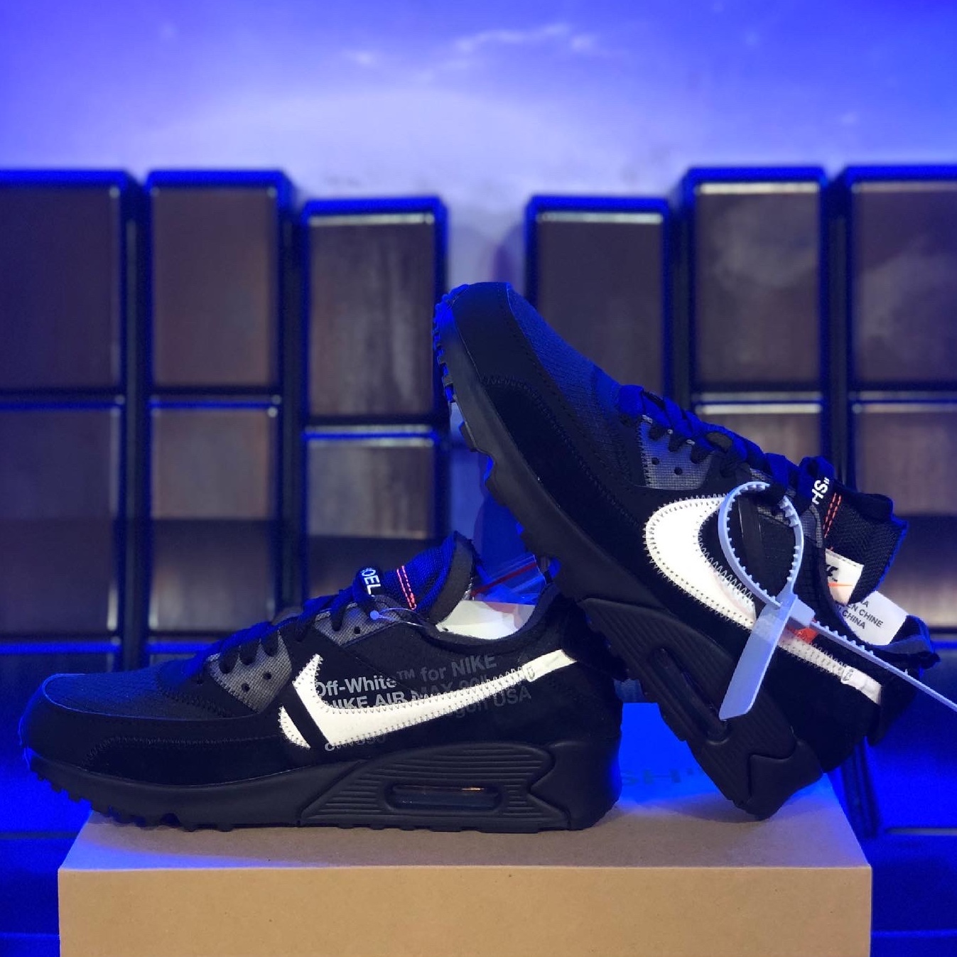 Nike x Off-White Air Max 90 V2 Black White 착용 스타일 - 1