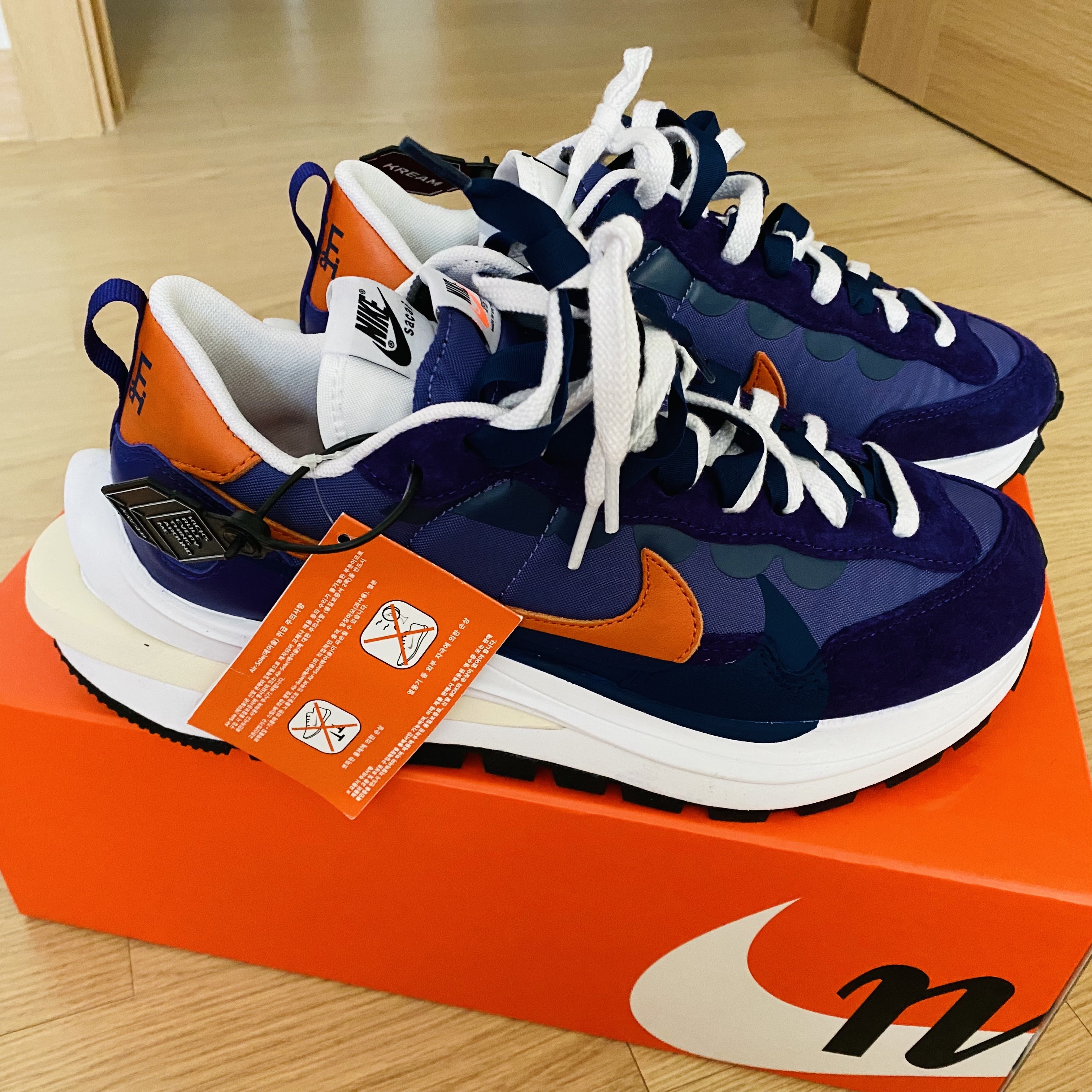 Nike x Sacai VaporWaffle Dark Iris 착용 스타일