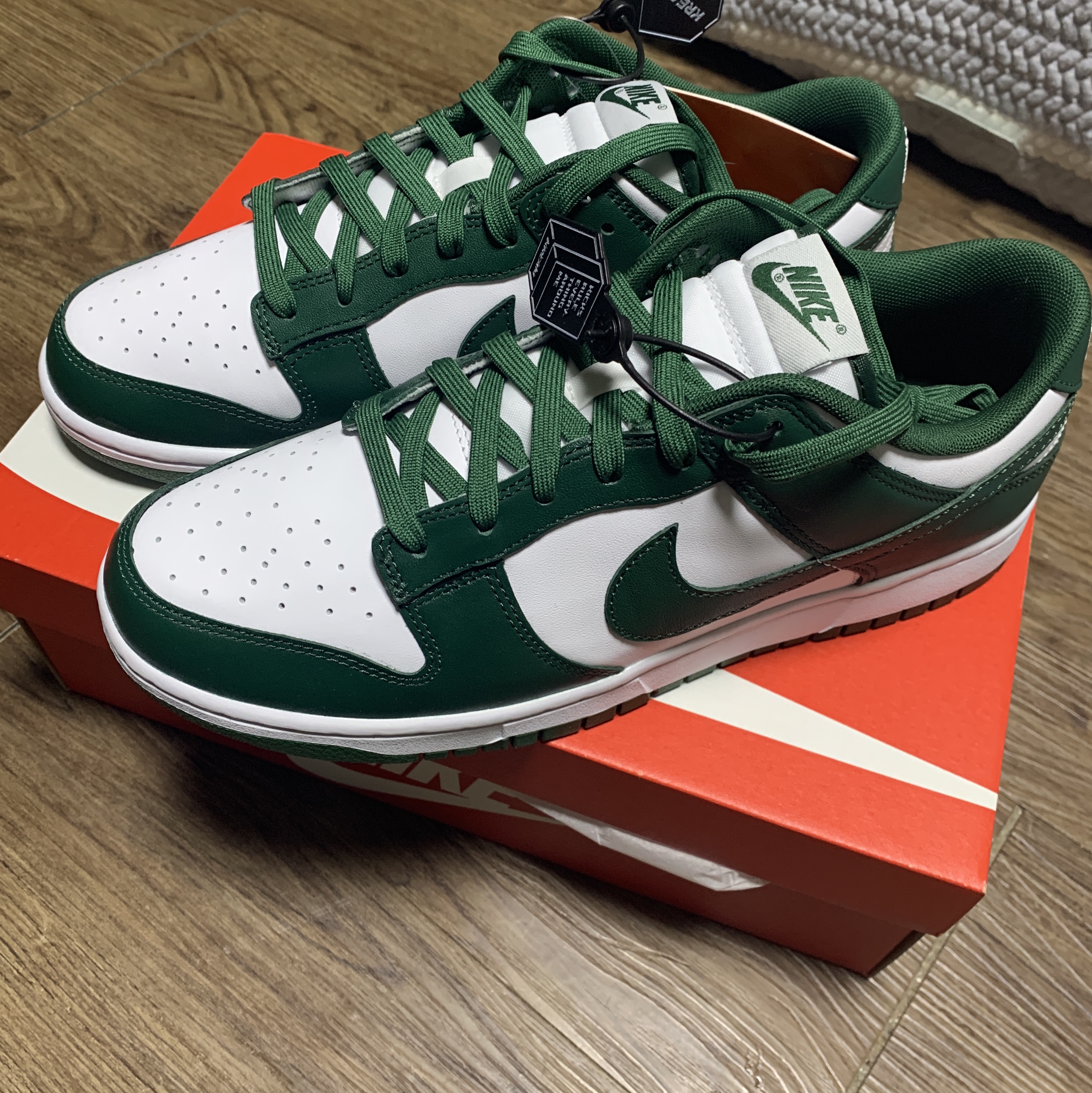 Nike Dunk Low Retro Varsity Green 착용 스타일