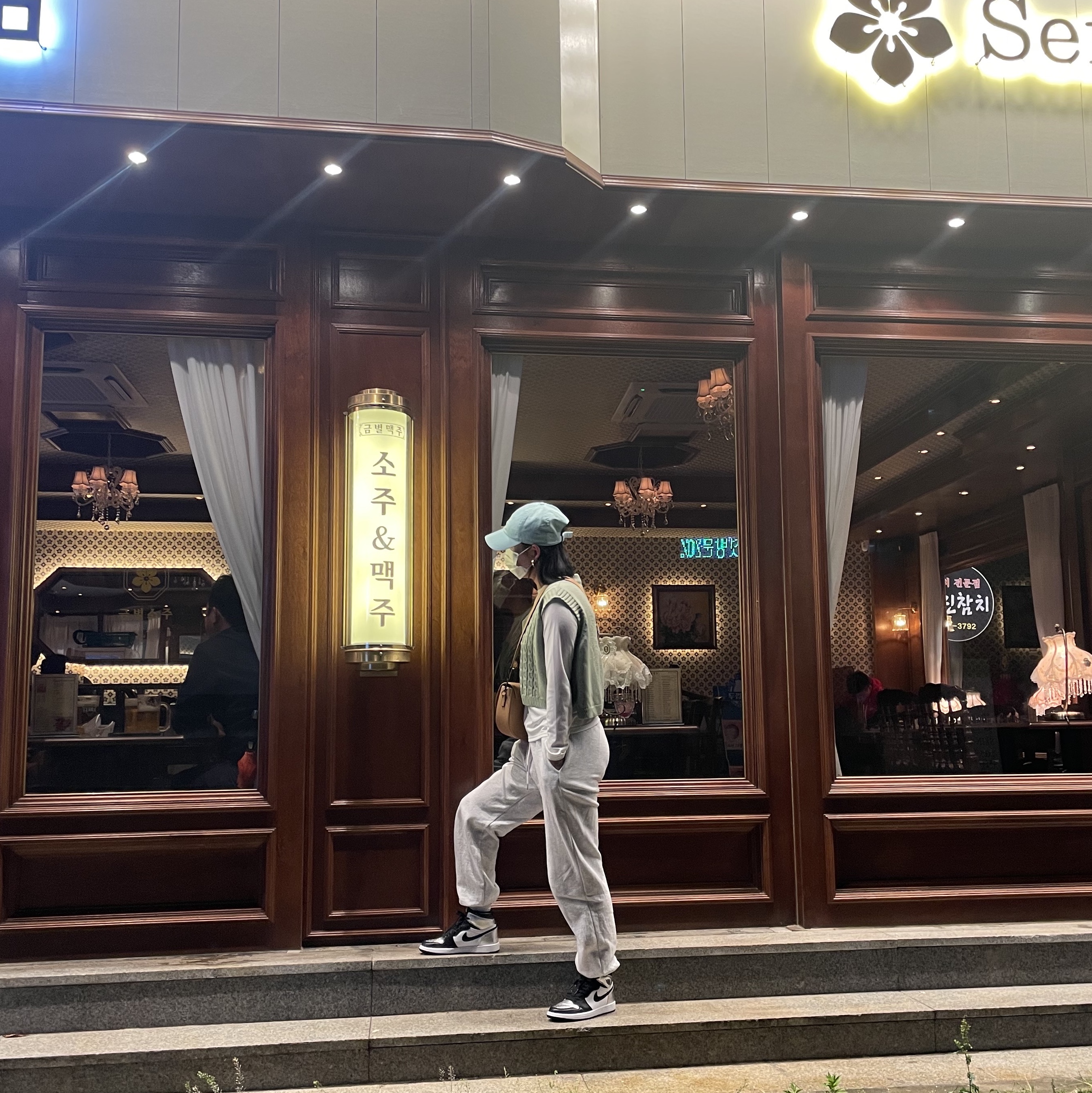 (W) Jordan 1 Retro High OG Silver Toe 착용 스타일 - 3