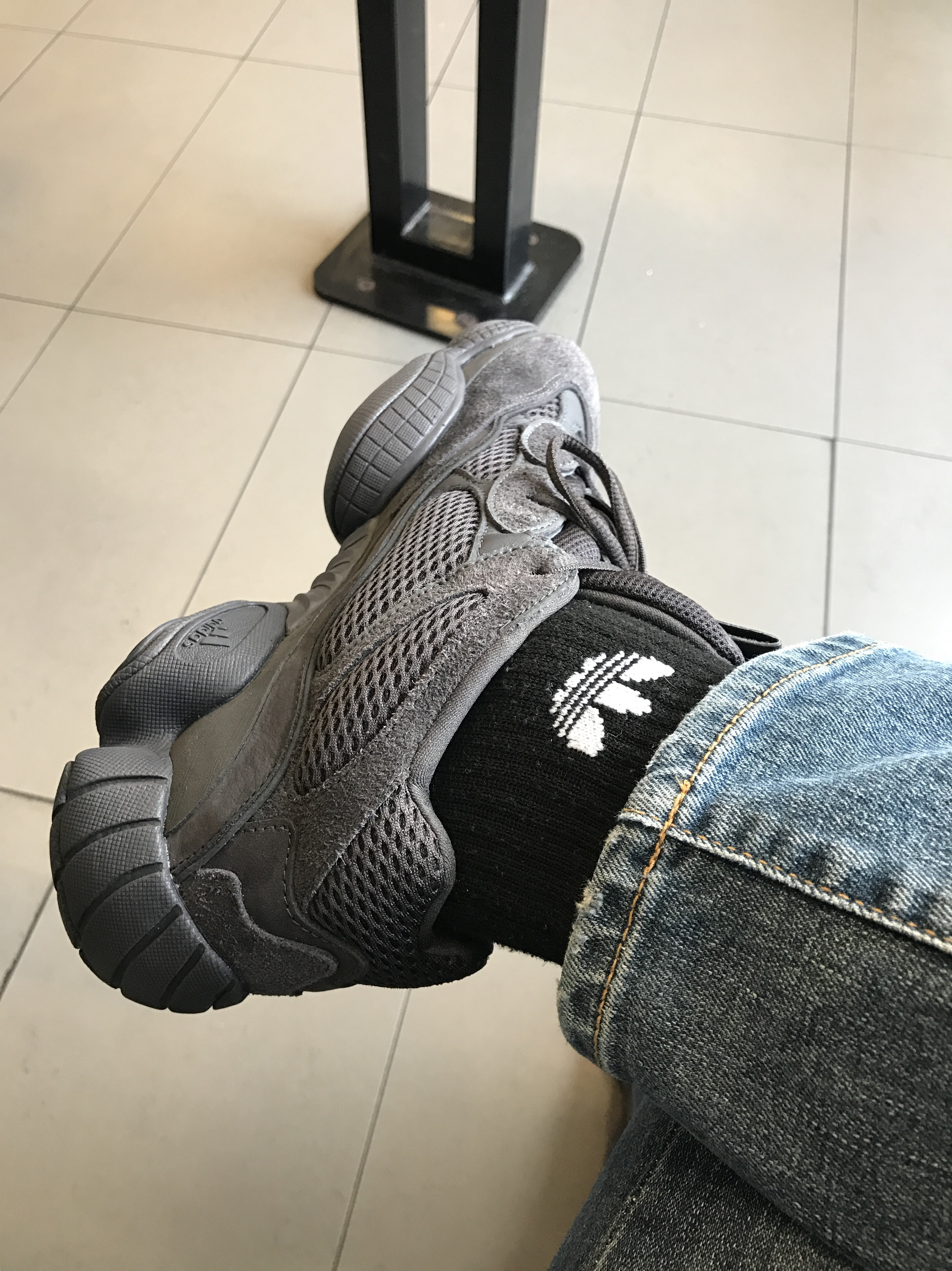 Adidas Yeezy 500 Utility Black 2018/2020 착용 스타일
