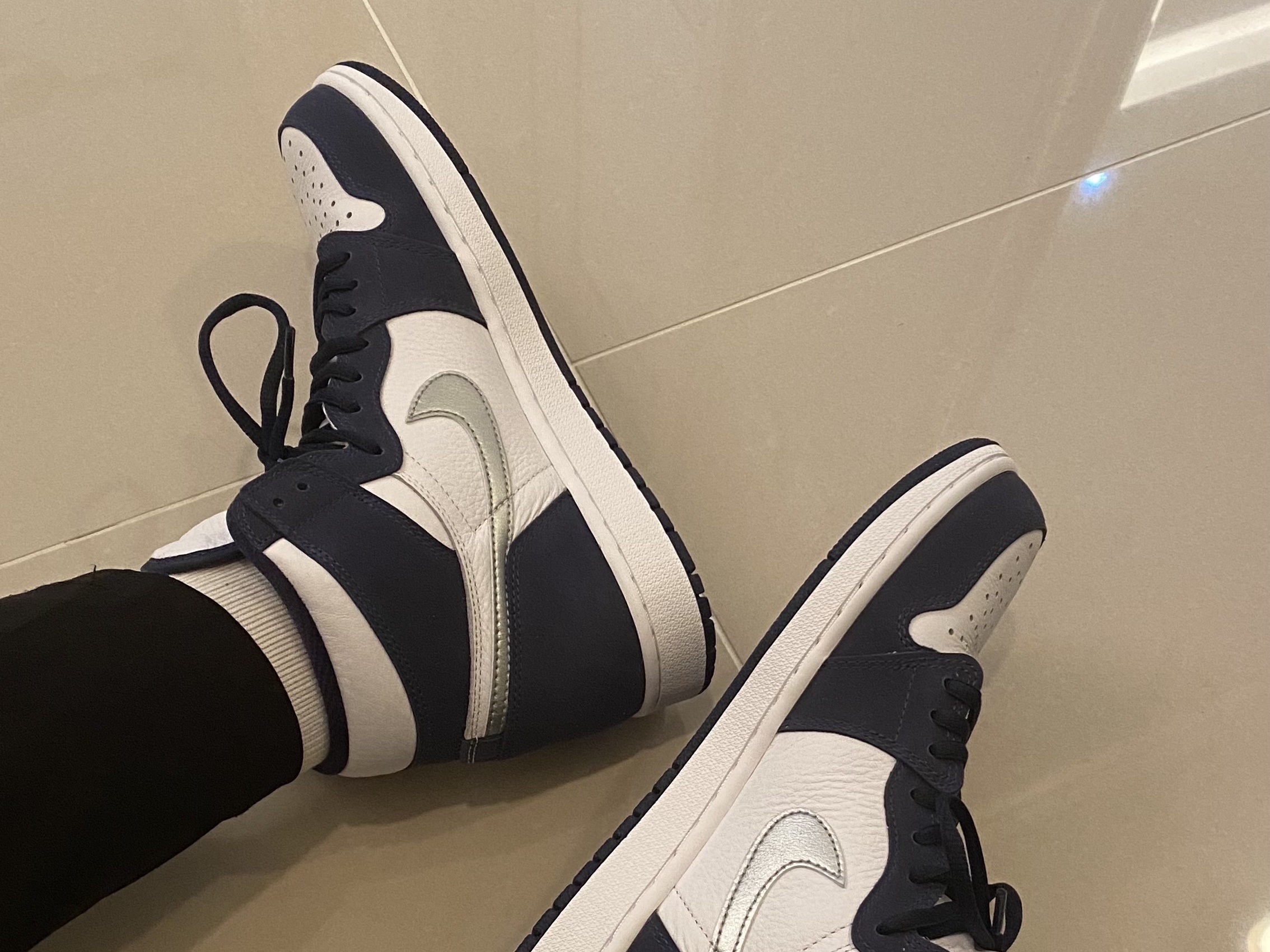 Jordan 1 Retro High OG CO.JP Midnight Navy 착용 스타일 - 2