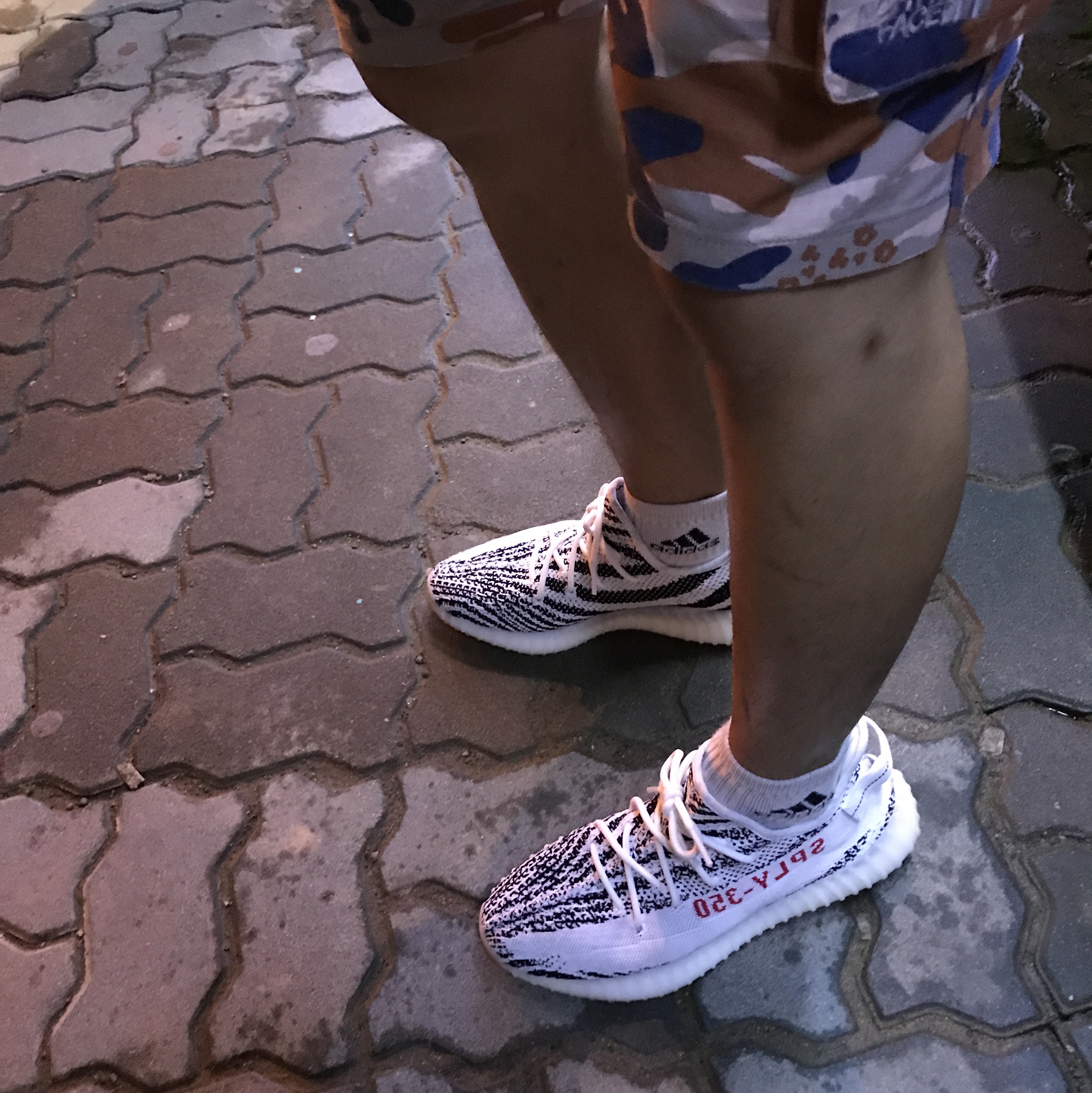 Adidas Yeezy Boost 350 V2 Zebra 2017/2019/2020 착용 스타일 - 3