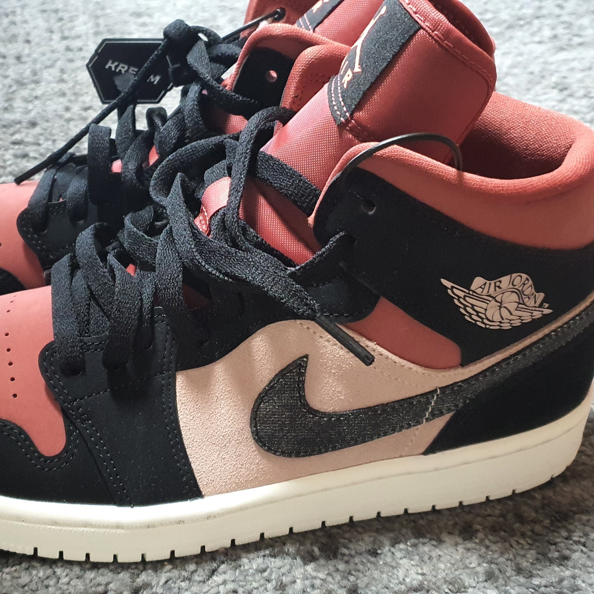(W) Jordan 1 Mid Burgundy Dusty Pink 착용 스타일 - 1