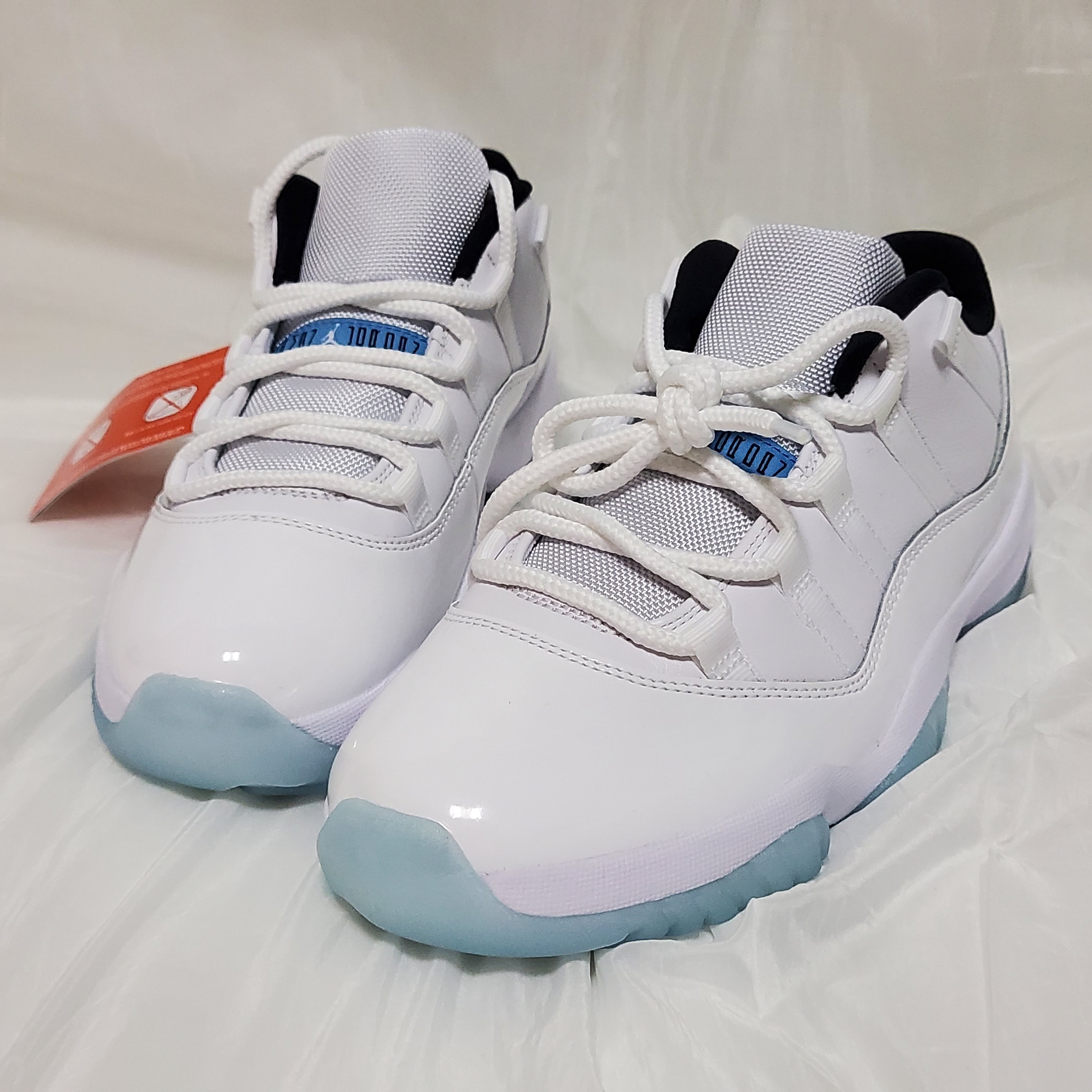 Jordan 11 Retro Low Legend Blue 착용 스타일 - 2