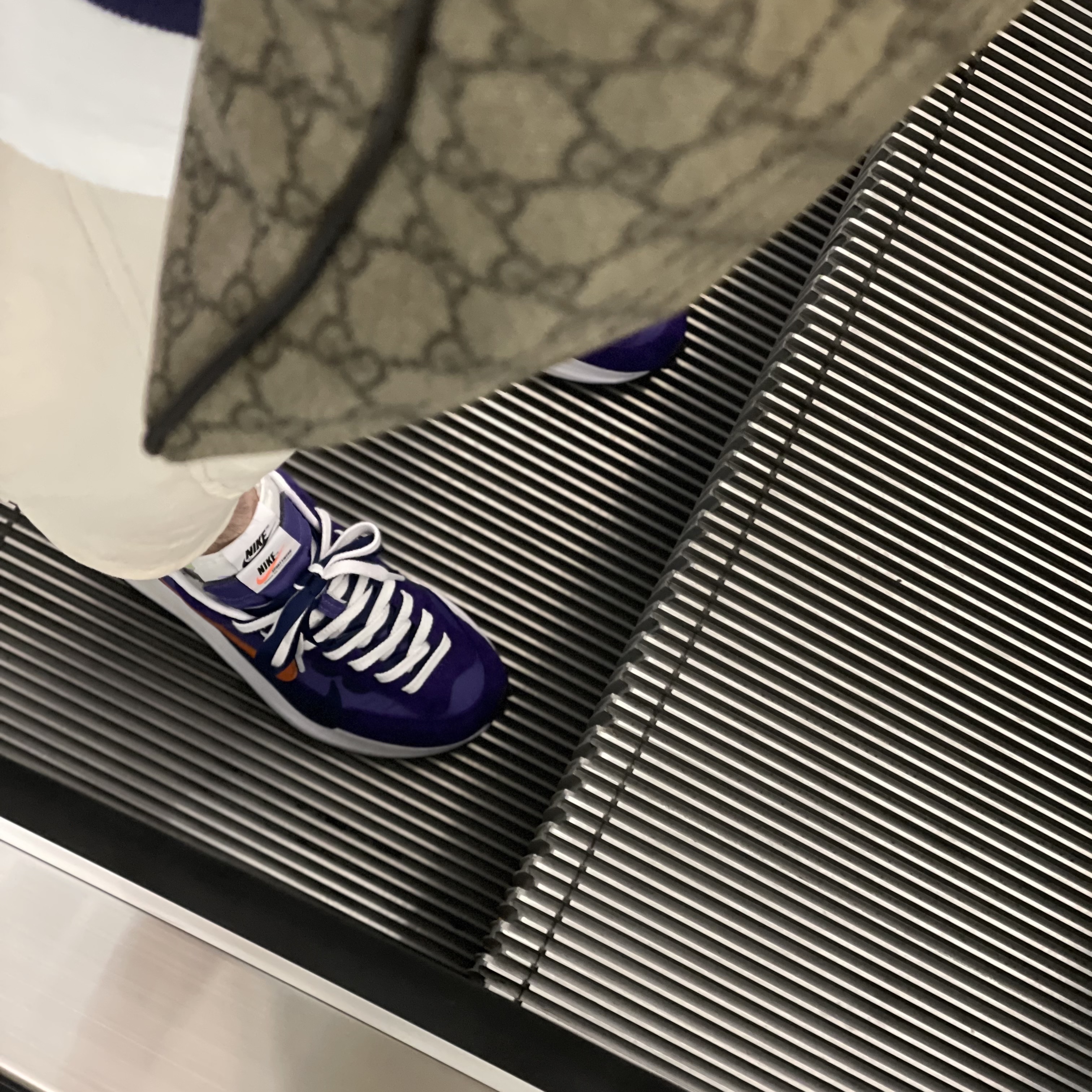 Nike x Sacai VaporWaffle Dark Iris 착용 스타일 - 2