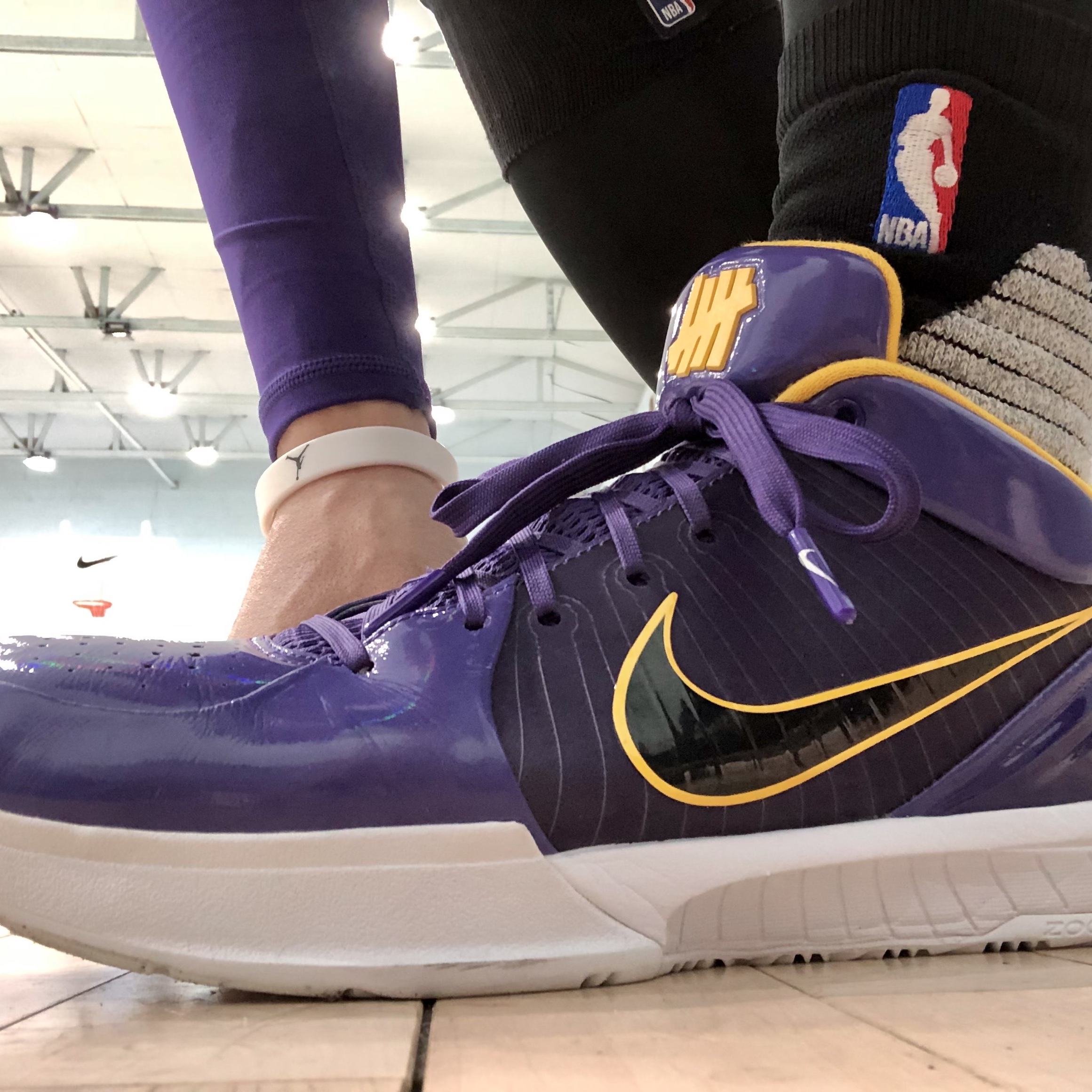 Nike x Undefeated Kobe 4 Protro Los Angeles Lakers 착용 스타일