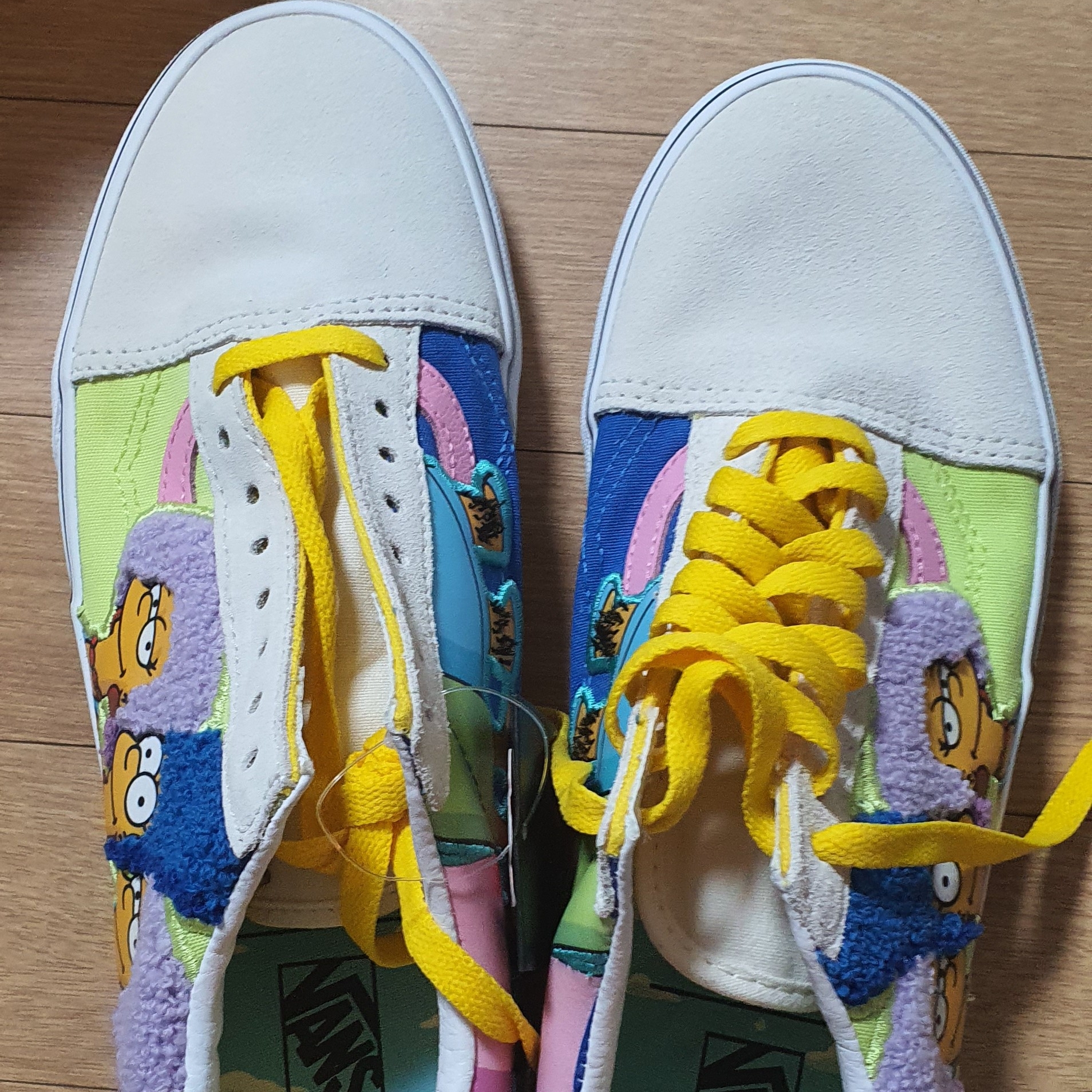 Vans x The Simpsons Old Skool The Bouviers 착용 스타일 - 2