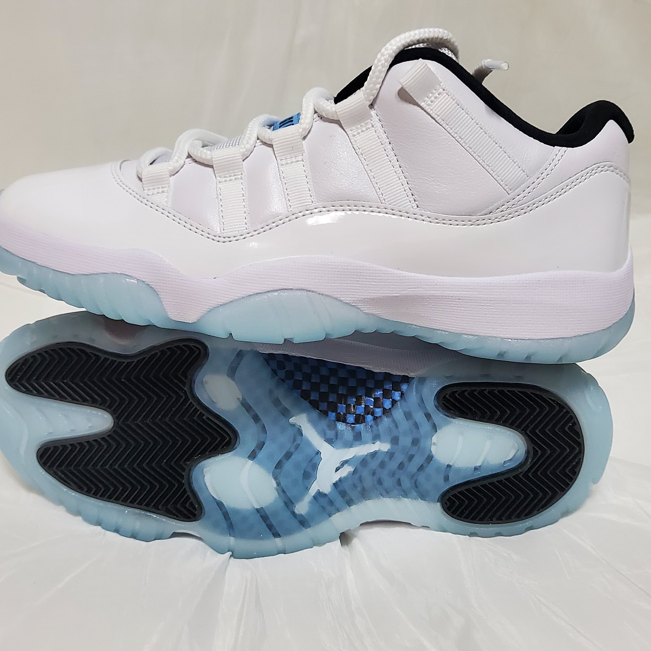 Jordan 11 Retro Low Legend Blue 착용 스타일 - 5
