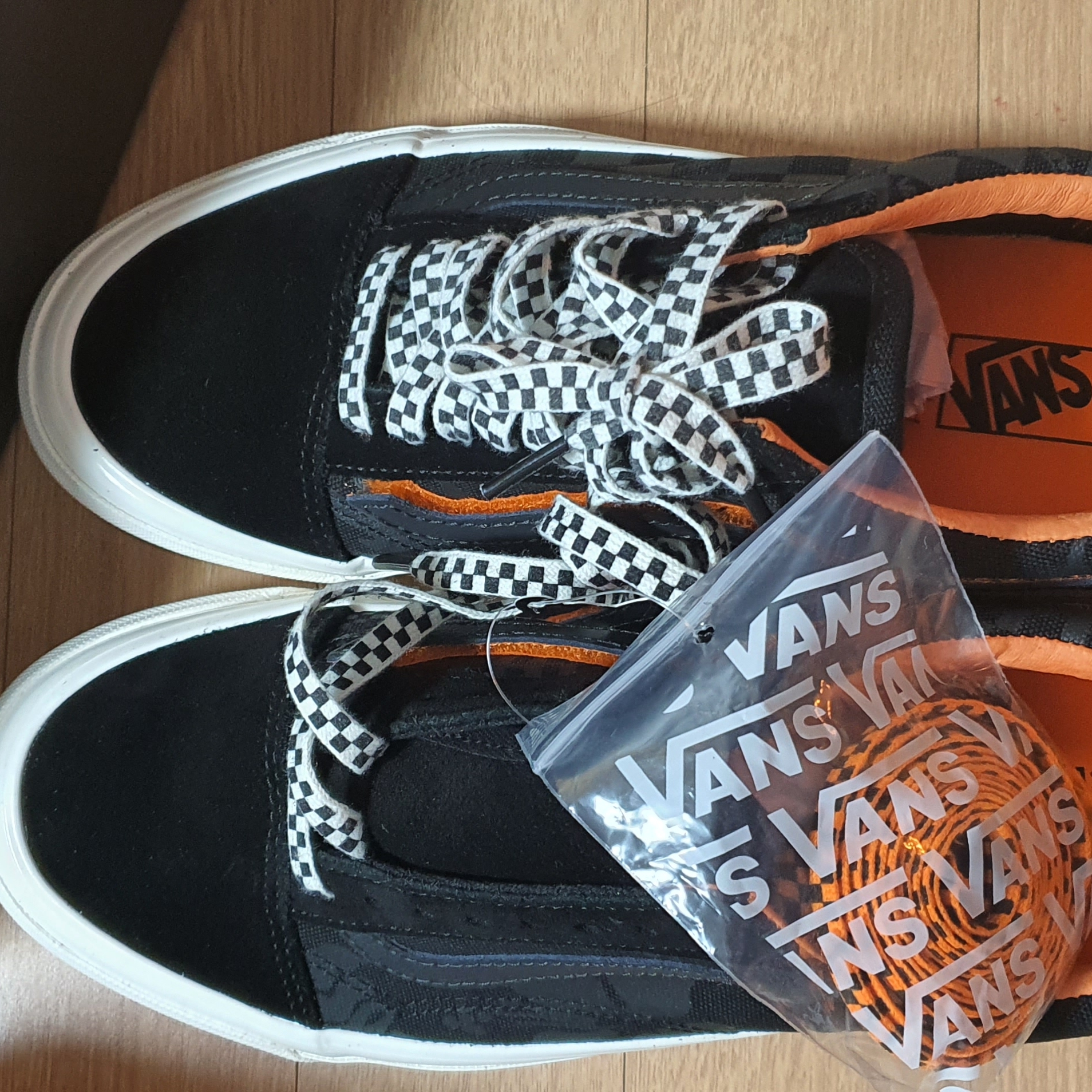 Vans Vault x Porter OG Old Skool LX Black 착용 스타일 - 2