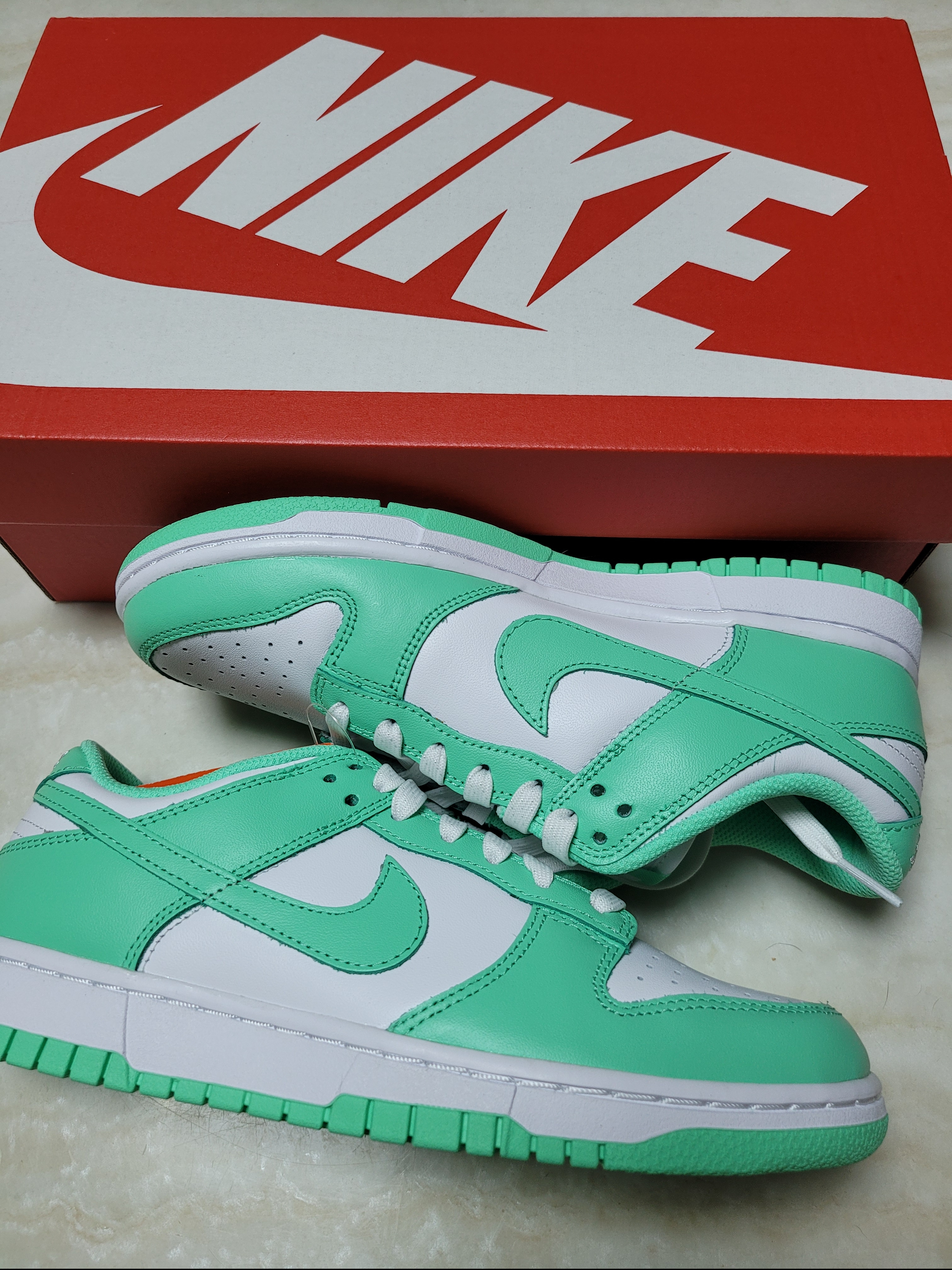 (W) Nike Dunk Low Green Glow 착용 스타일