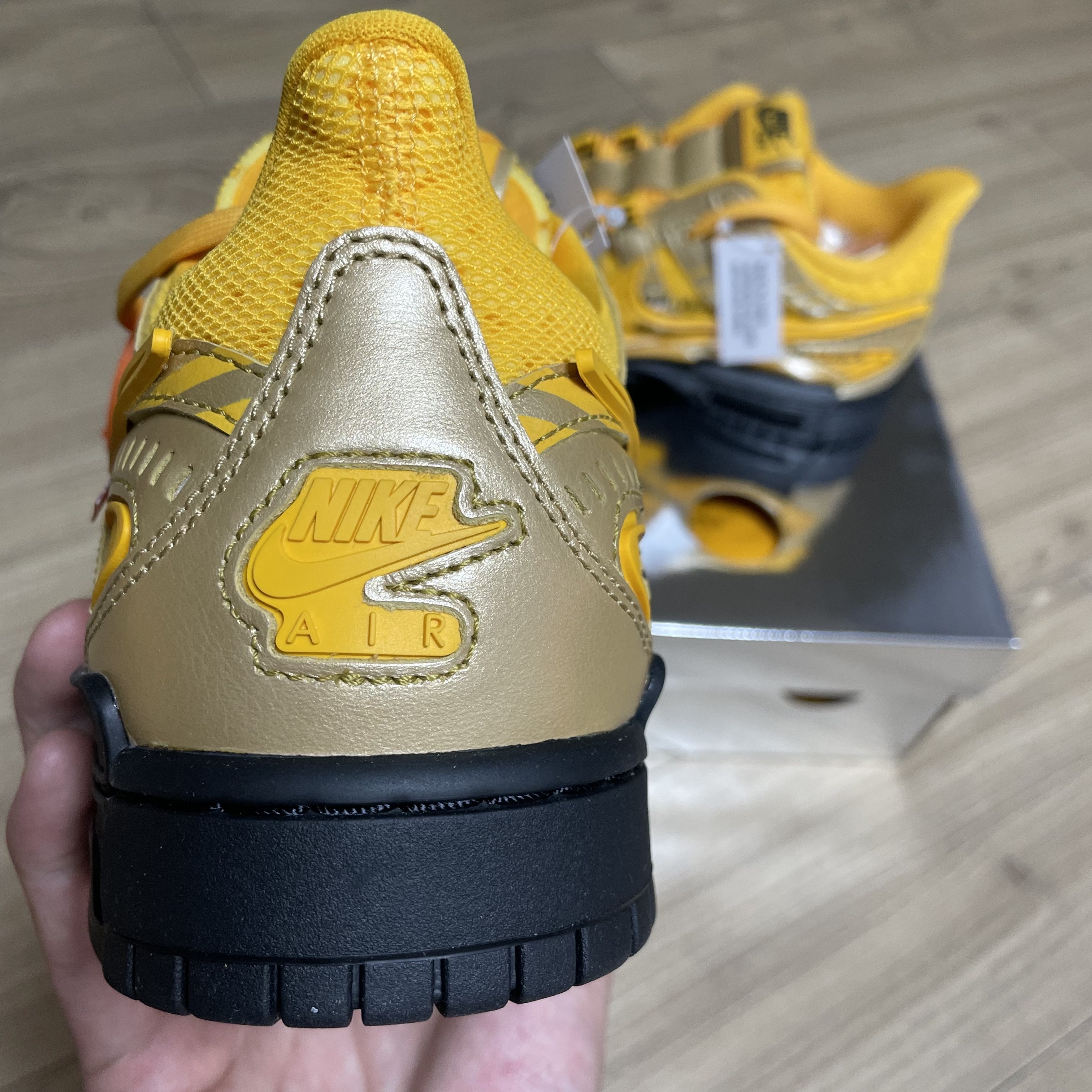 Nike x Off-White Air Rubber Dunk University Gold 착용 스타일 - 5