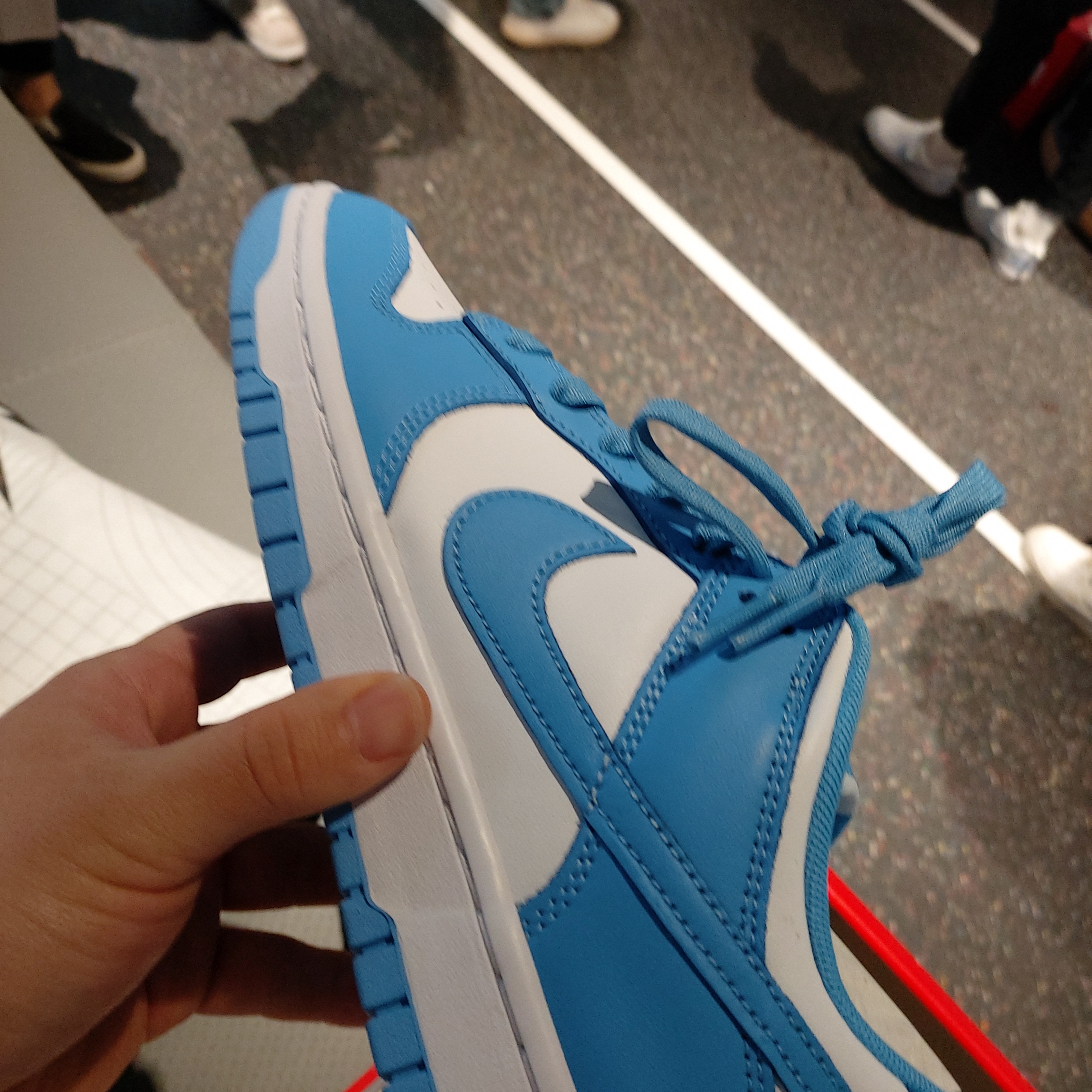 Nike Dunk Low Retro University Blue 착용 스타일 - 2