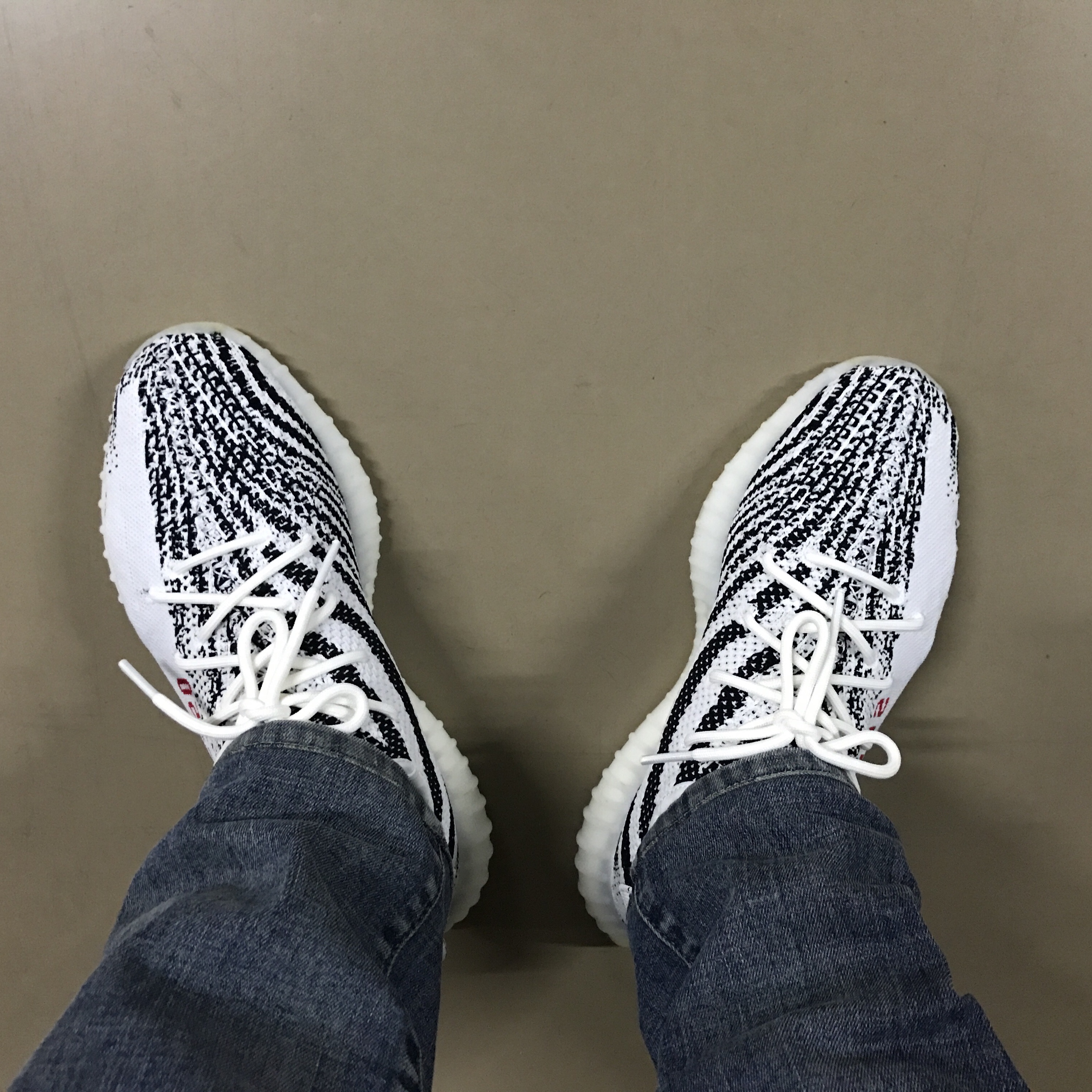 Adidas Yeezy Boost 350 V2 Zebra 2017/2019/2020 착용 스타일
