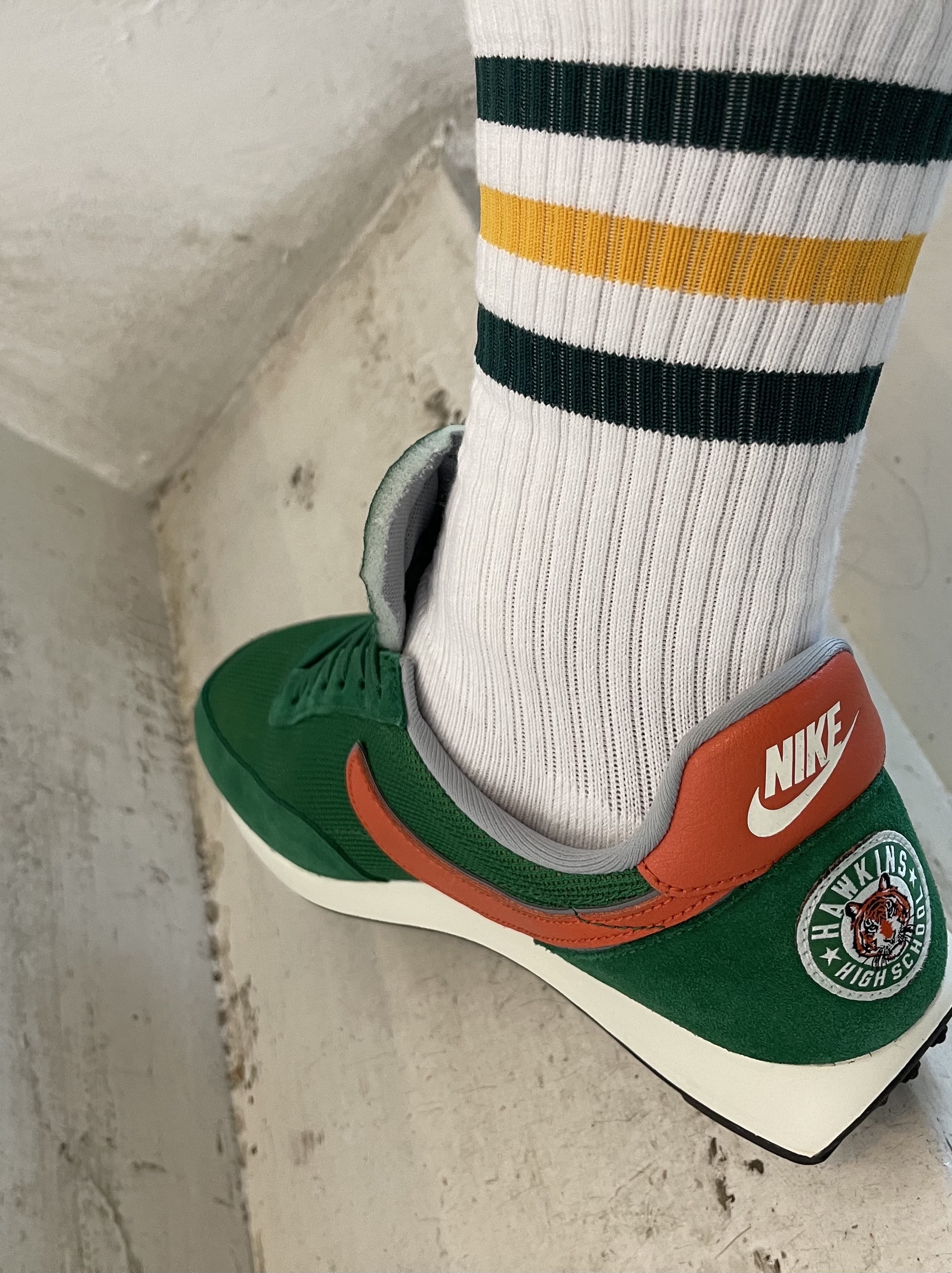 Nike x Stranger Things Tailwind 79 Hawkins High School 착용 스타일 - 4