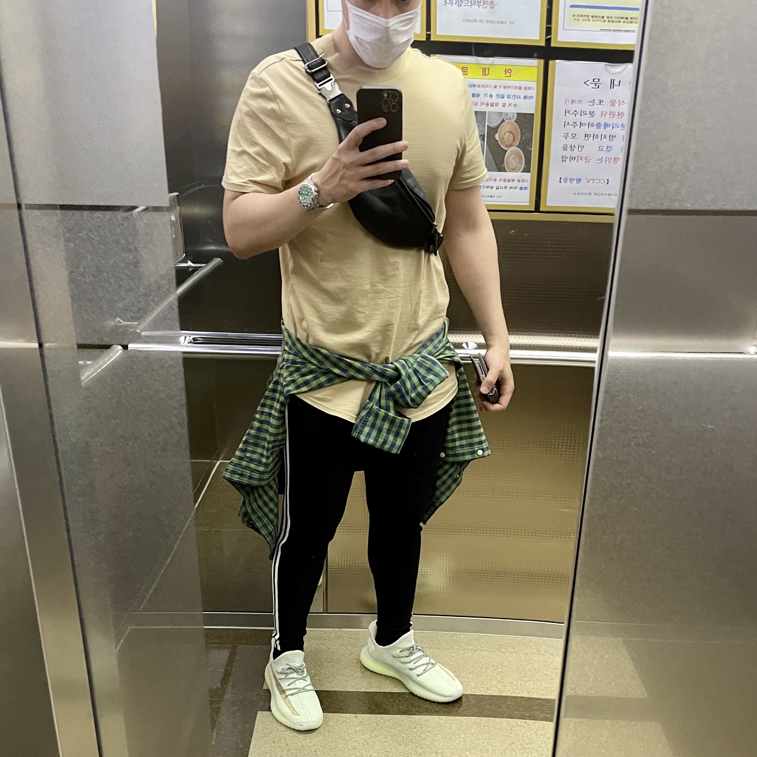 Adidas Yeezy Boost 350 V2 Flax 2020 착용 스타일 - 1