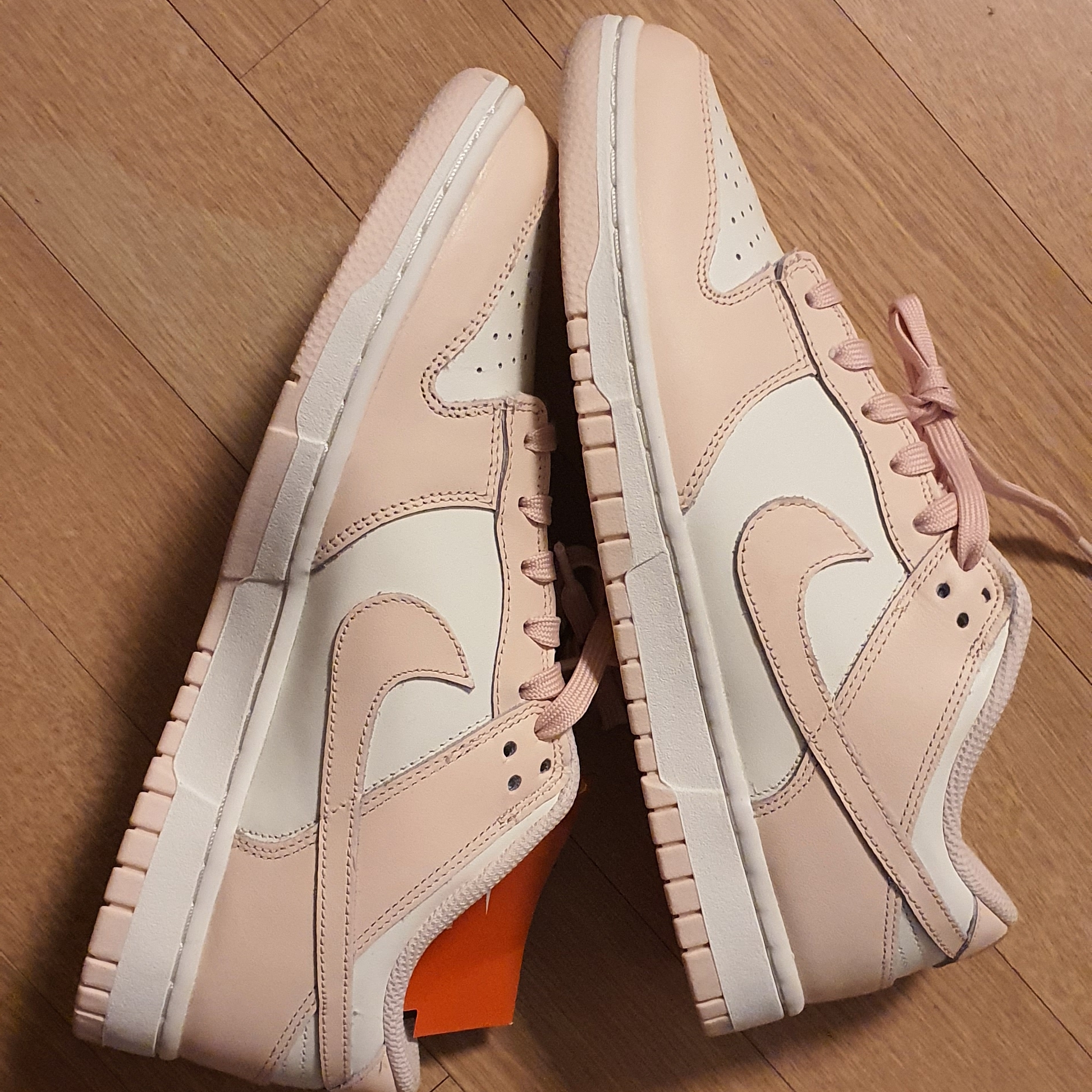 (W) Nike Dunk Low Orange Pearl 착용 스타일