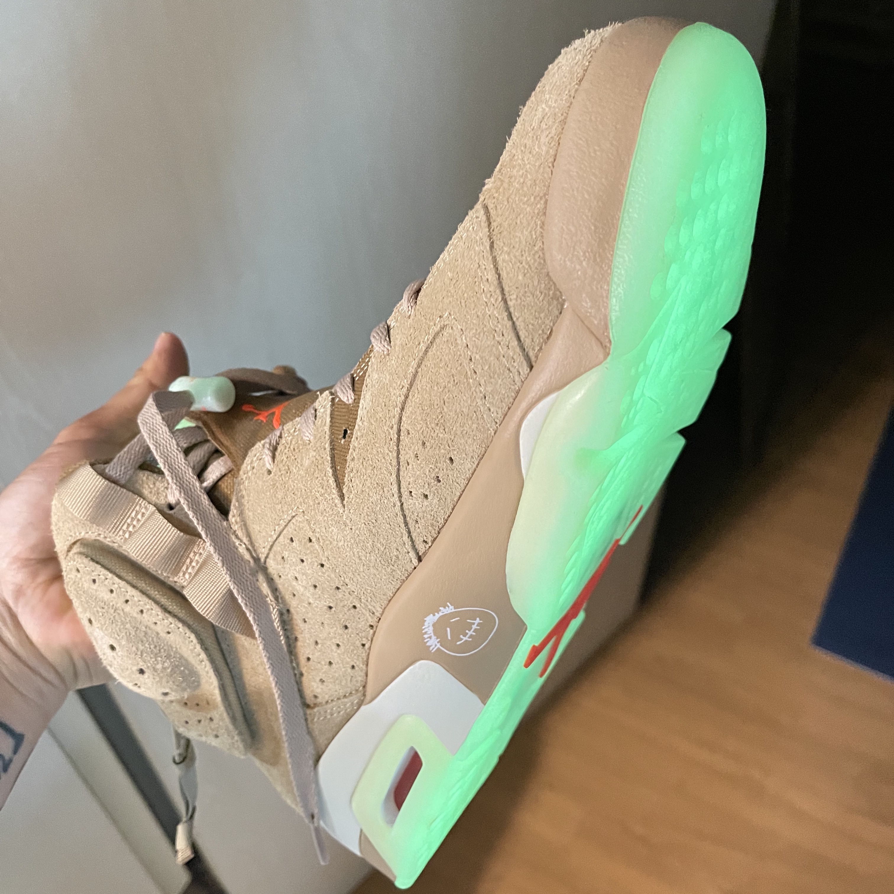 Jordan 6 x Travis Scott Retro SP British Khaki 착용 스타일 - 2