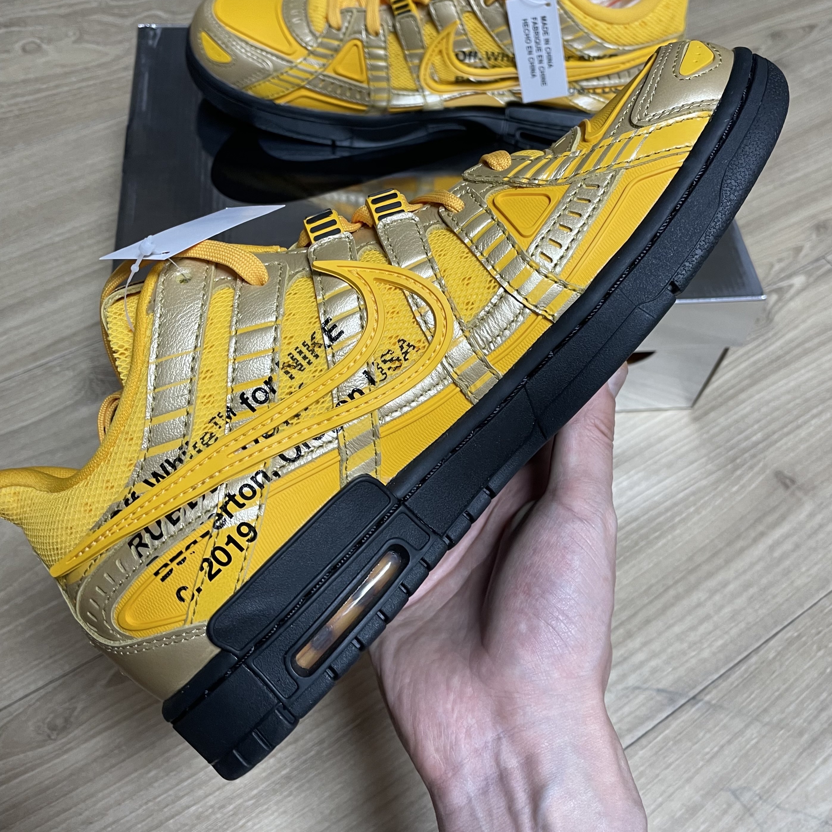Nike x Off-White Air Rubber Dunk University Gold 착용 스타일 - 3