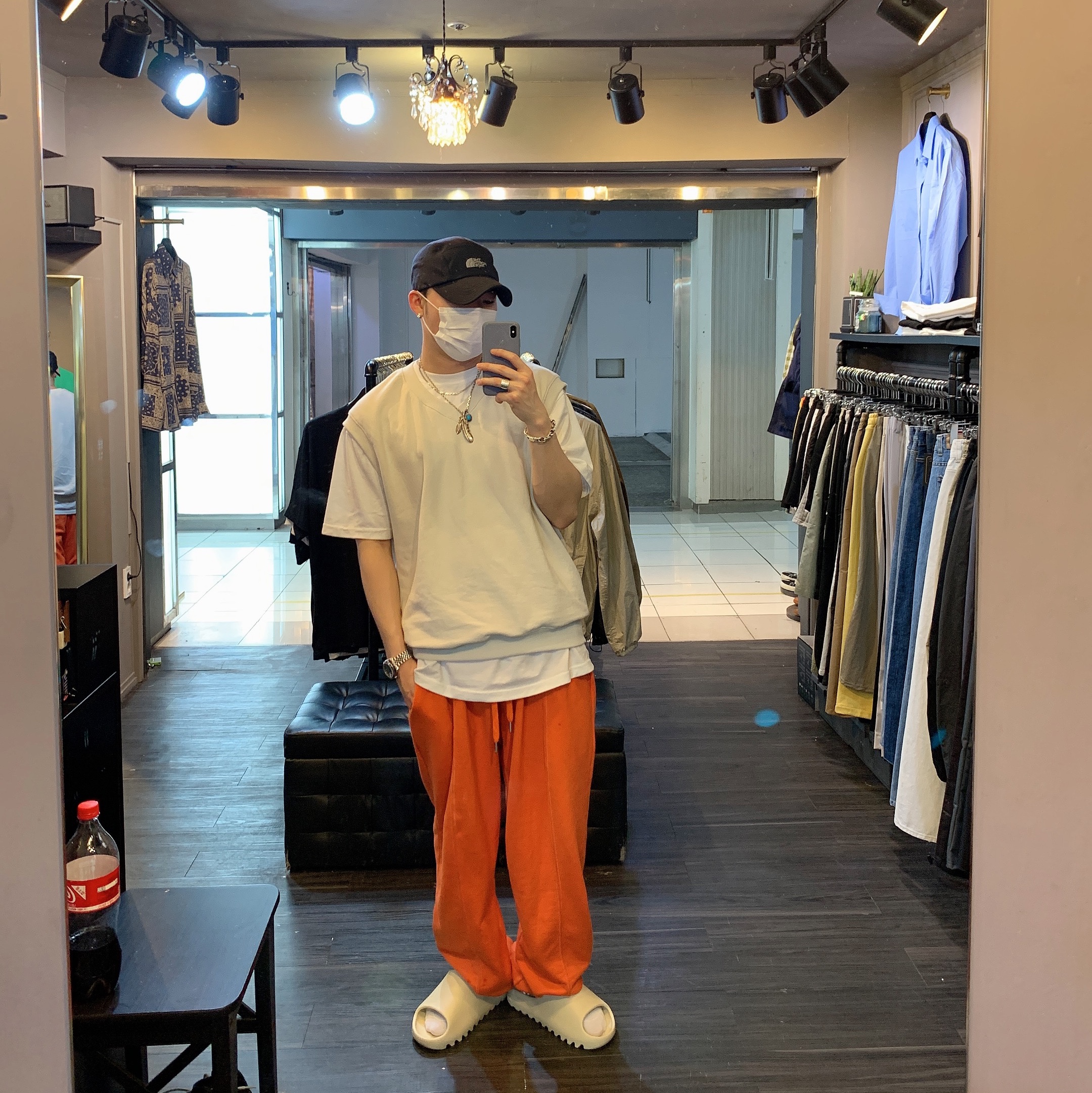Adidas Yeezy Slide Bone 착용 스타일