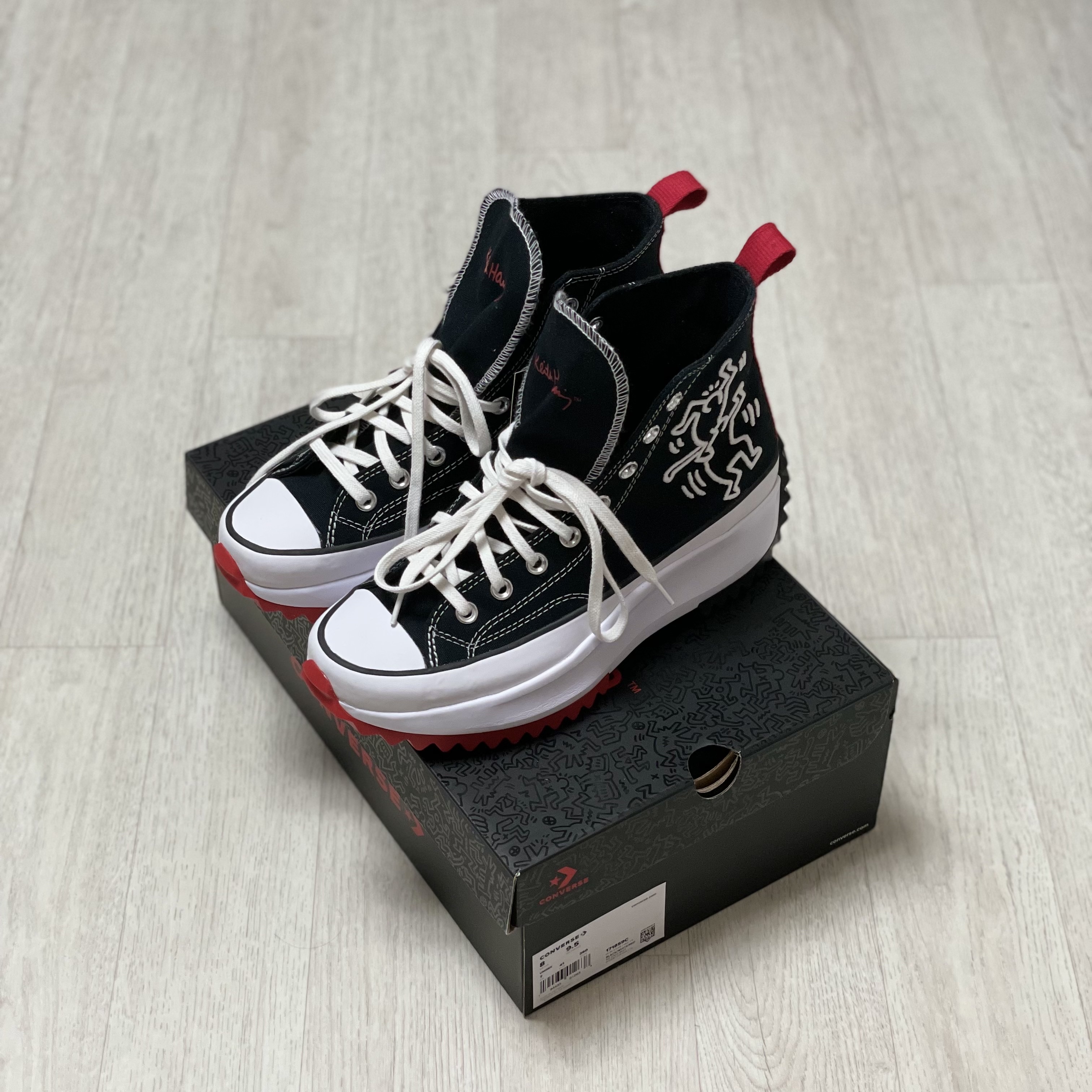 Converse x Keith Haring Run Star Hike Hi Black Red 착용 스타일