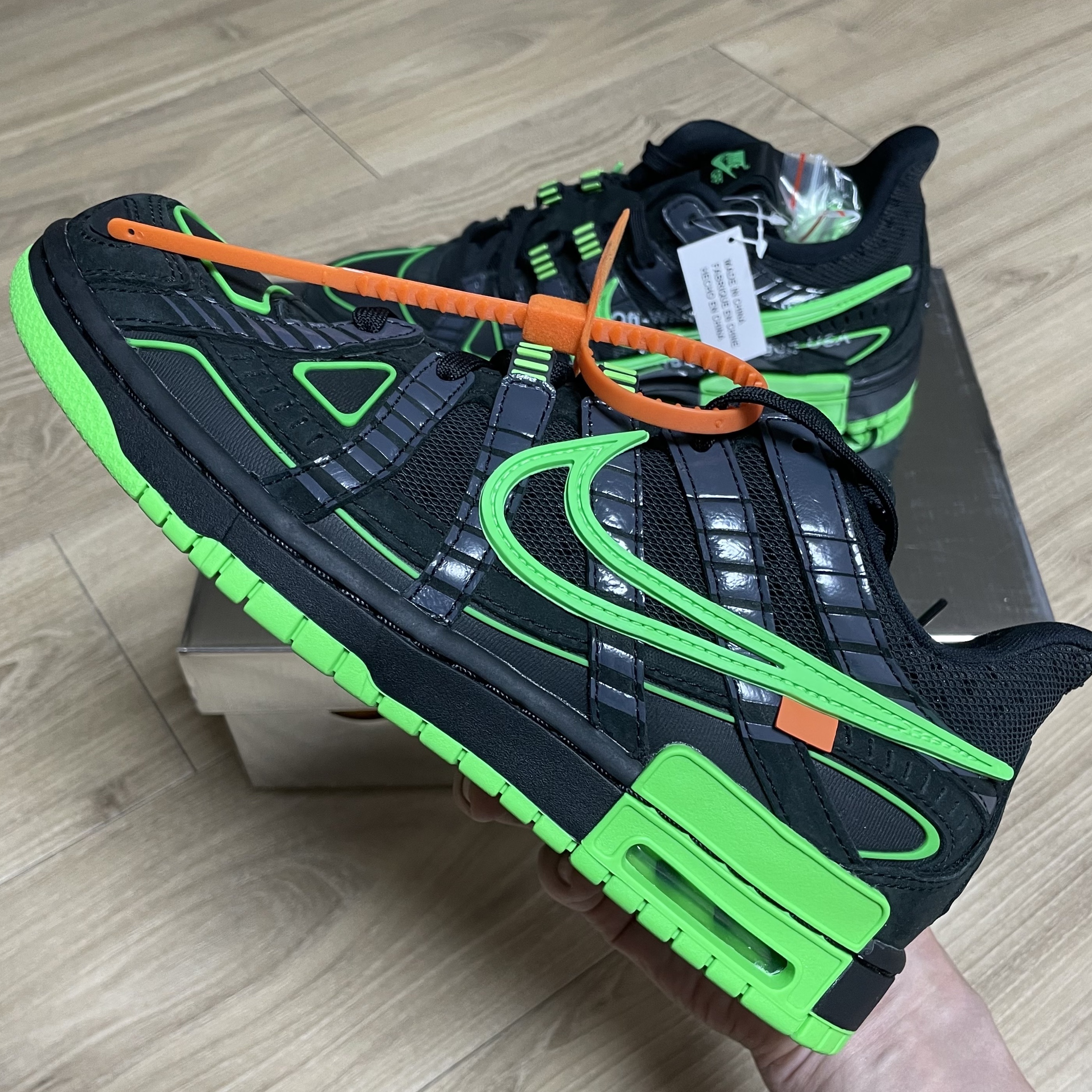 Nike x Off-White Air Rubber Dunk Green Strike 착용 스타일 - 2