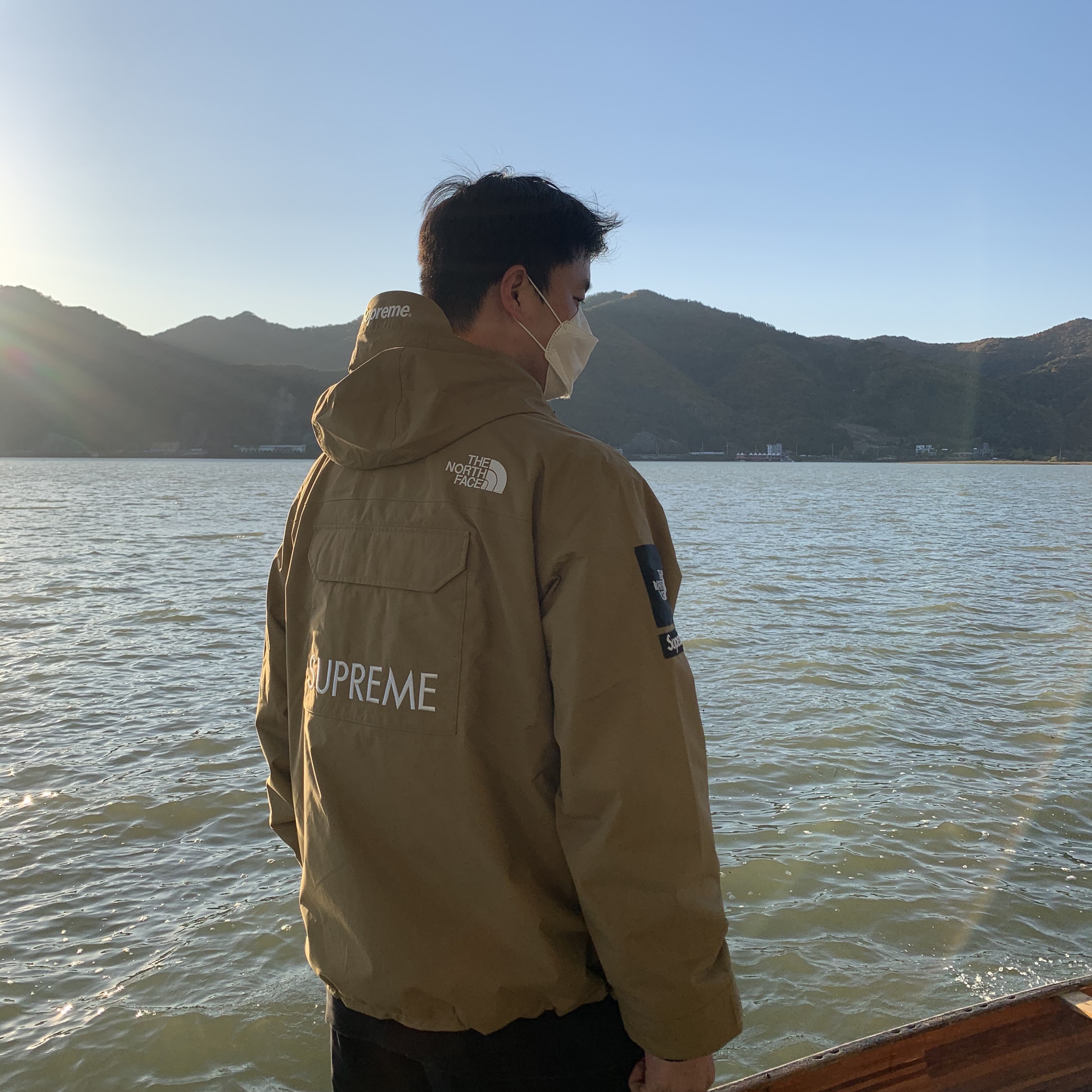 Supreme x The North Face Cargo Jacket Gold - 20SS 착용 스타일