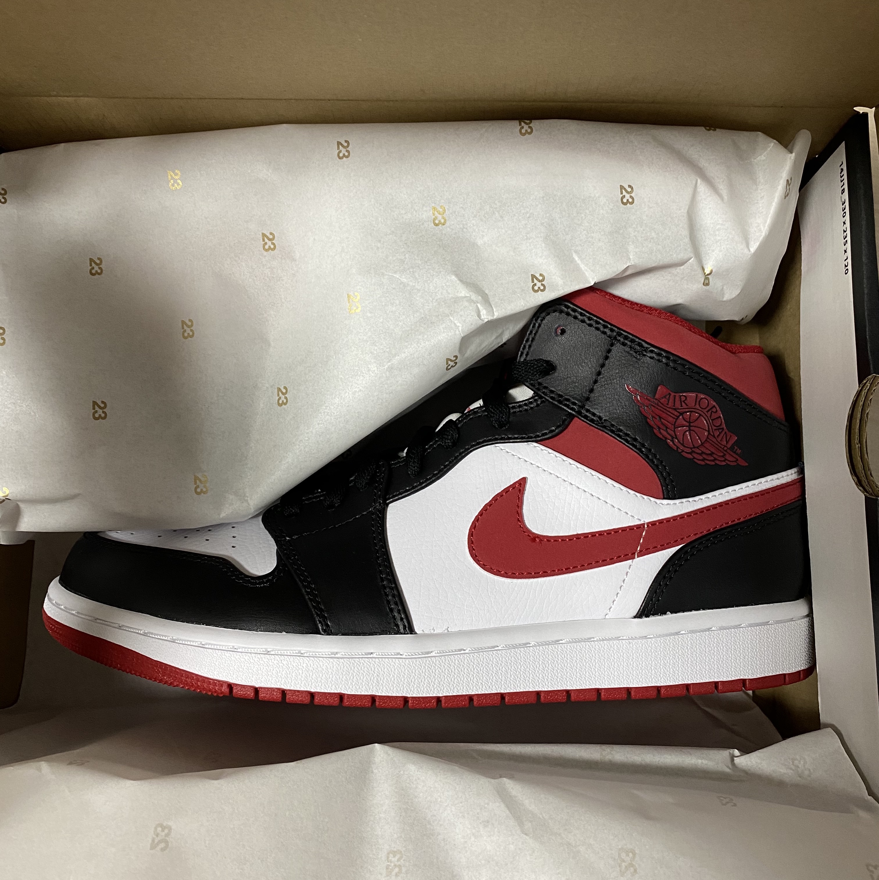 Jordan 1 Mid Gym Red Black White 착용 스타일