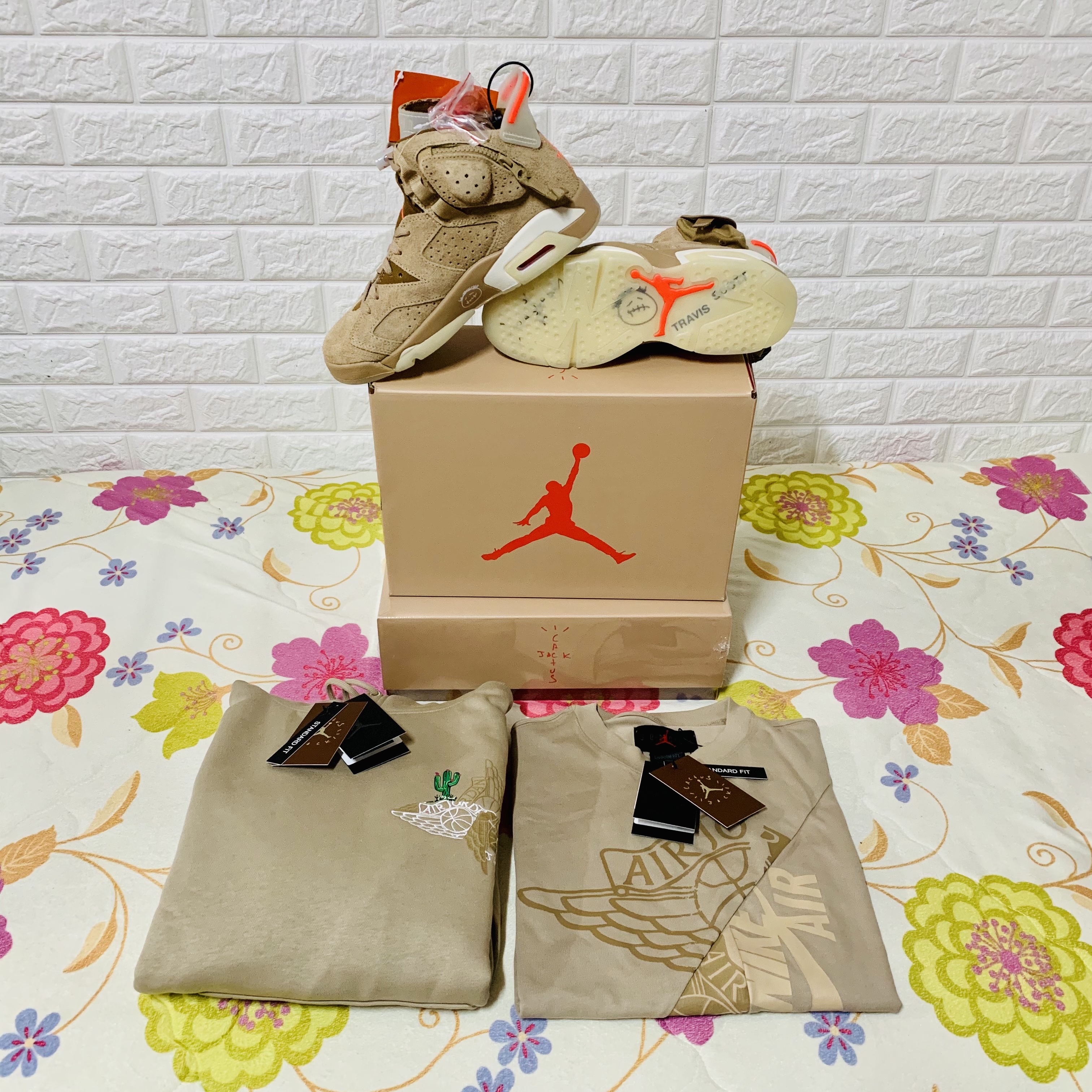Jordan 6 x Travis Scott Retro SP British Khaki, Jordan x Travis Scott S/S Top - Asia 착용 스타일 - 1