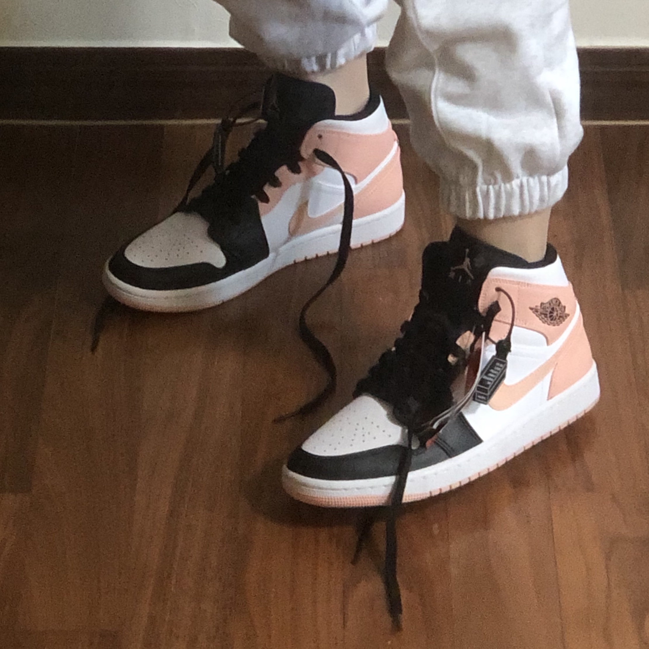 Jordan 1 Mid Arctic Orange 착용 스타일