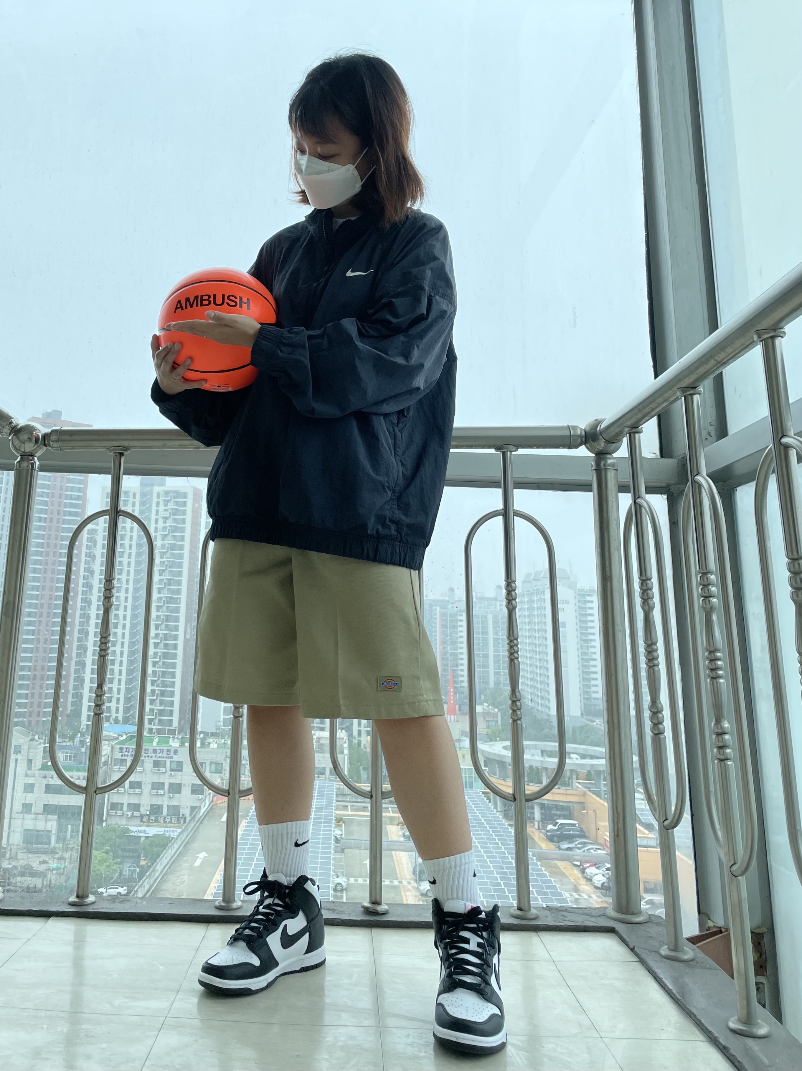 (W) Nike Dunk High Black and White, Nike x Stussy Windrunner Jacket Off Noir 착용 스타일