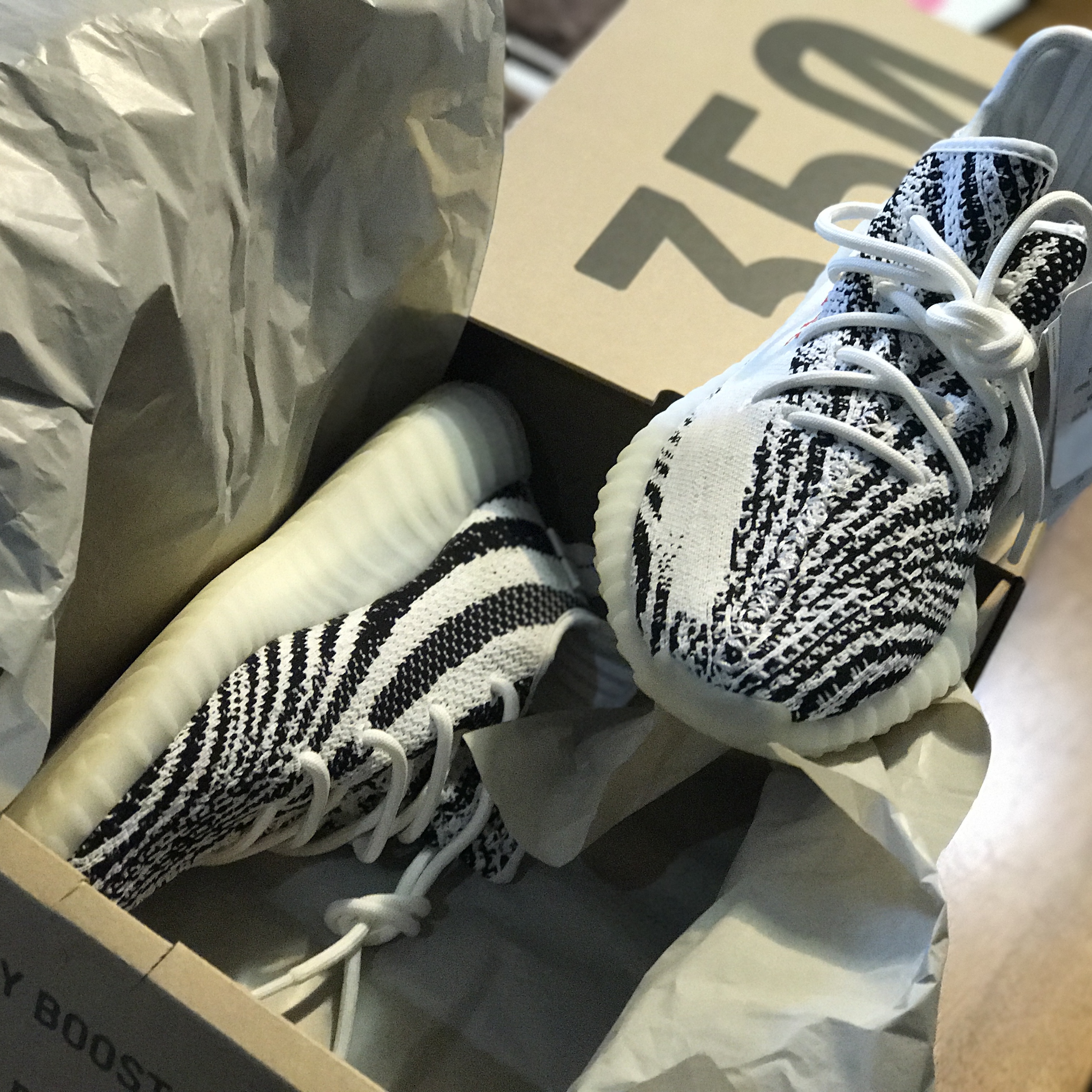 Adidas Yeezy Boost 350 V2 Zebra 2017/2019/2020 착용 스타일 - 2