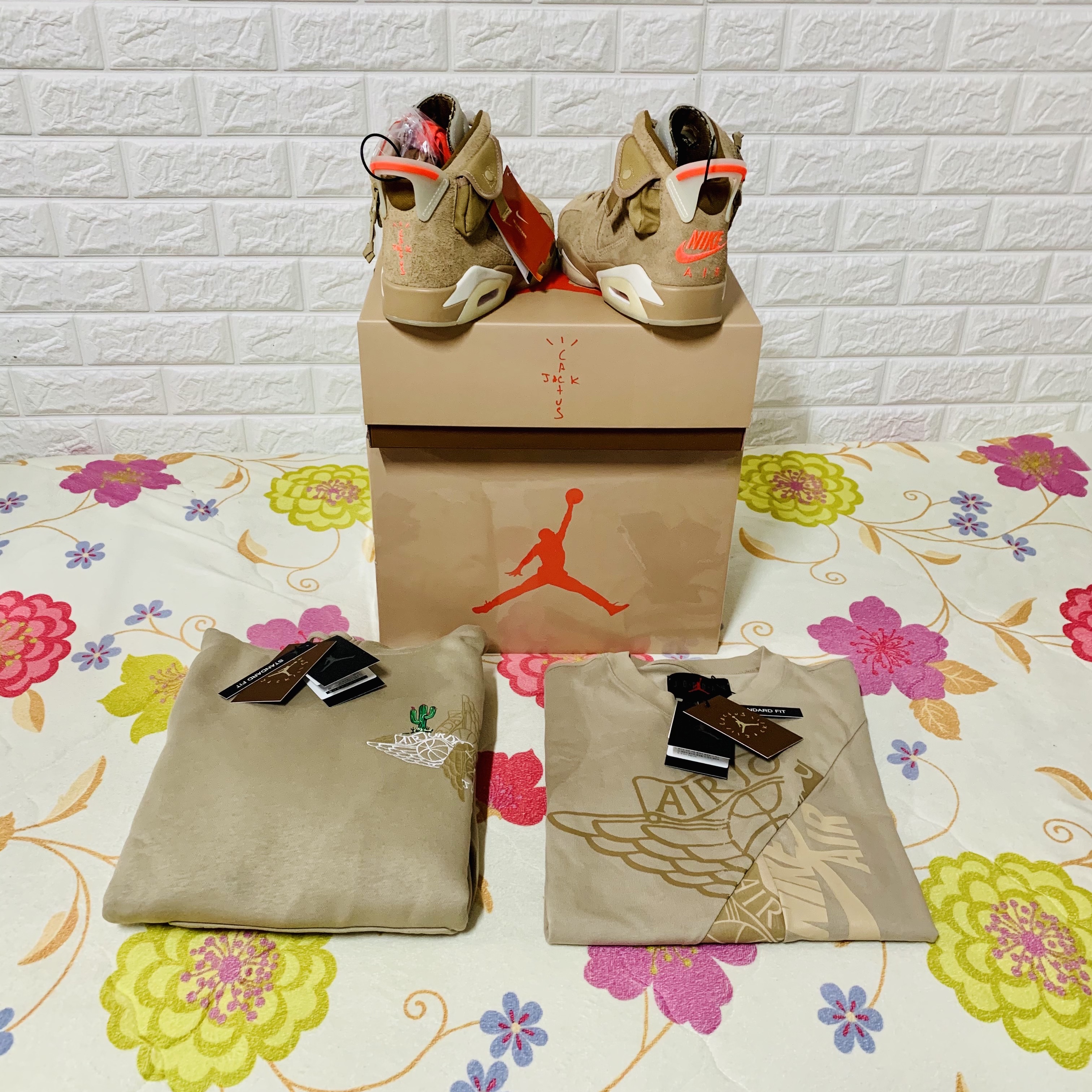 Jordan 6 x Travis Scott Retro SP British Khaki, Jordan x Travis Scott S/S Top - Asia 착용 스타일 - 2