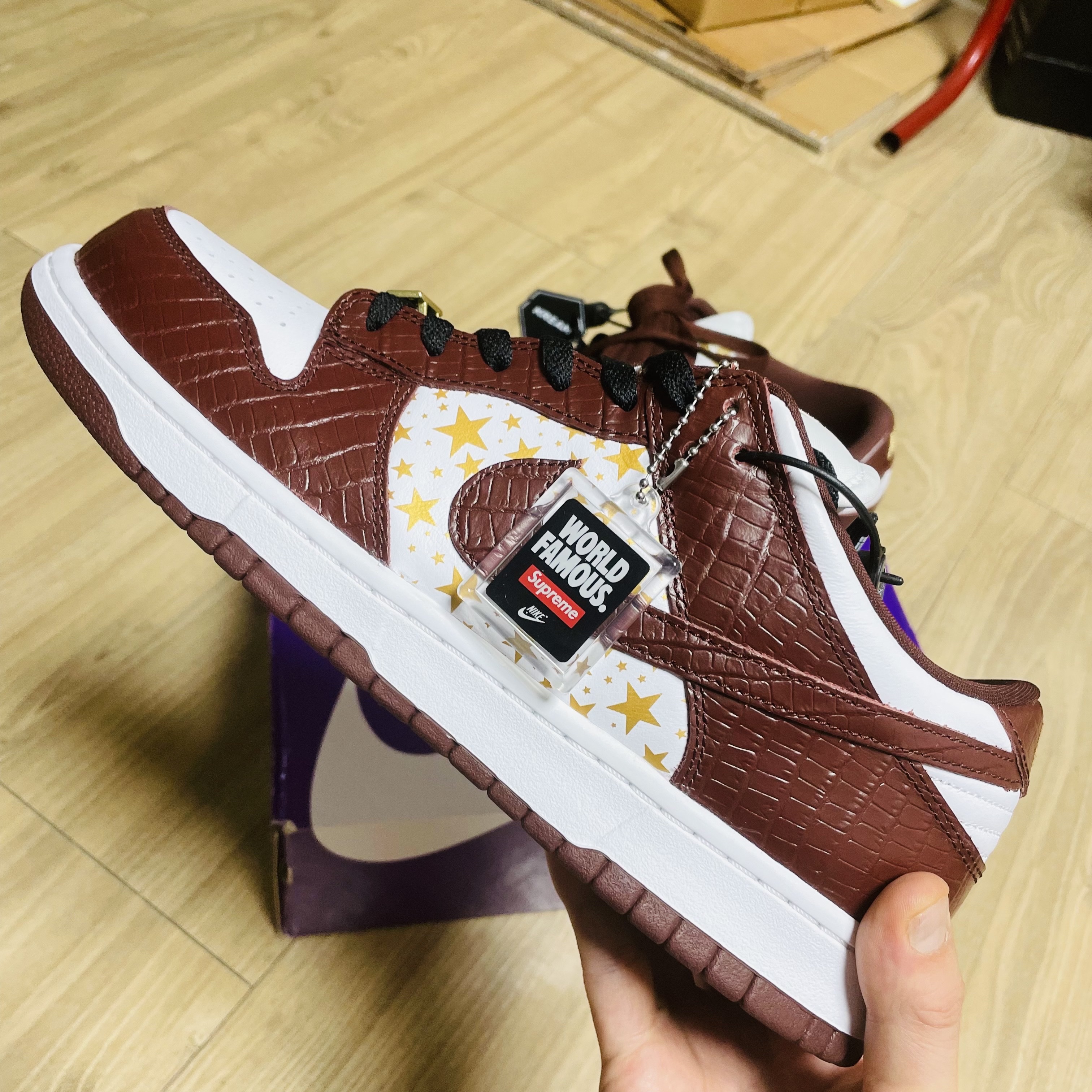 Nike x Supreme SB Dunk Low Barkroot Brown 착용 스타일 - 2