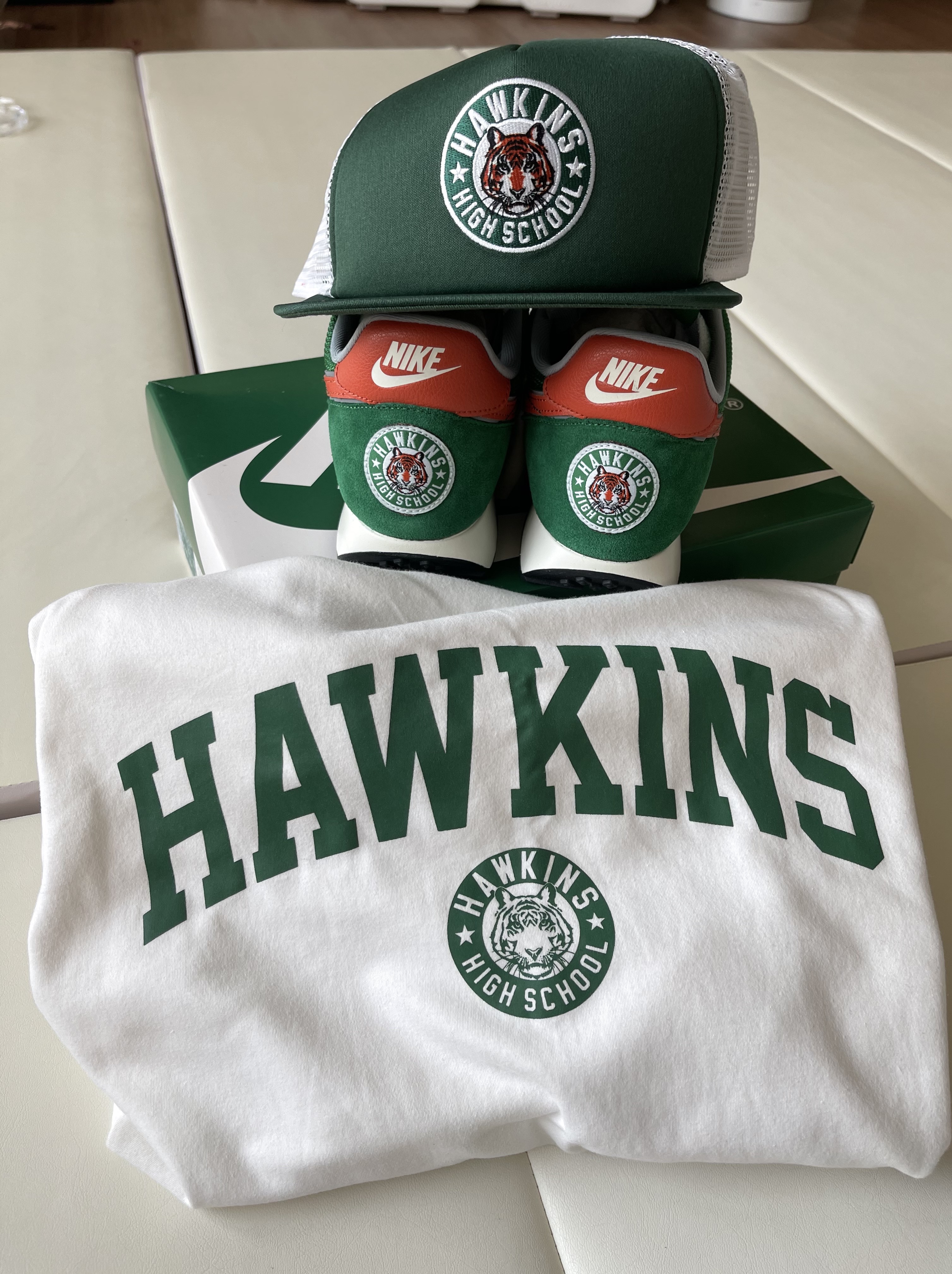 Nike x Stranger Things Tailwind 79 Hawkins High School 착용 스타일 - 1
