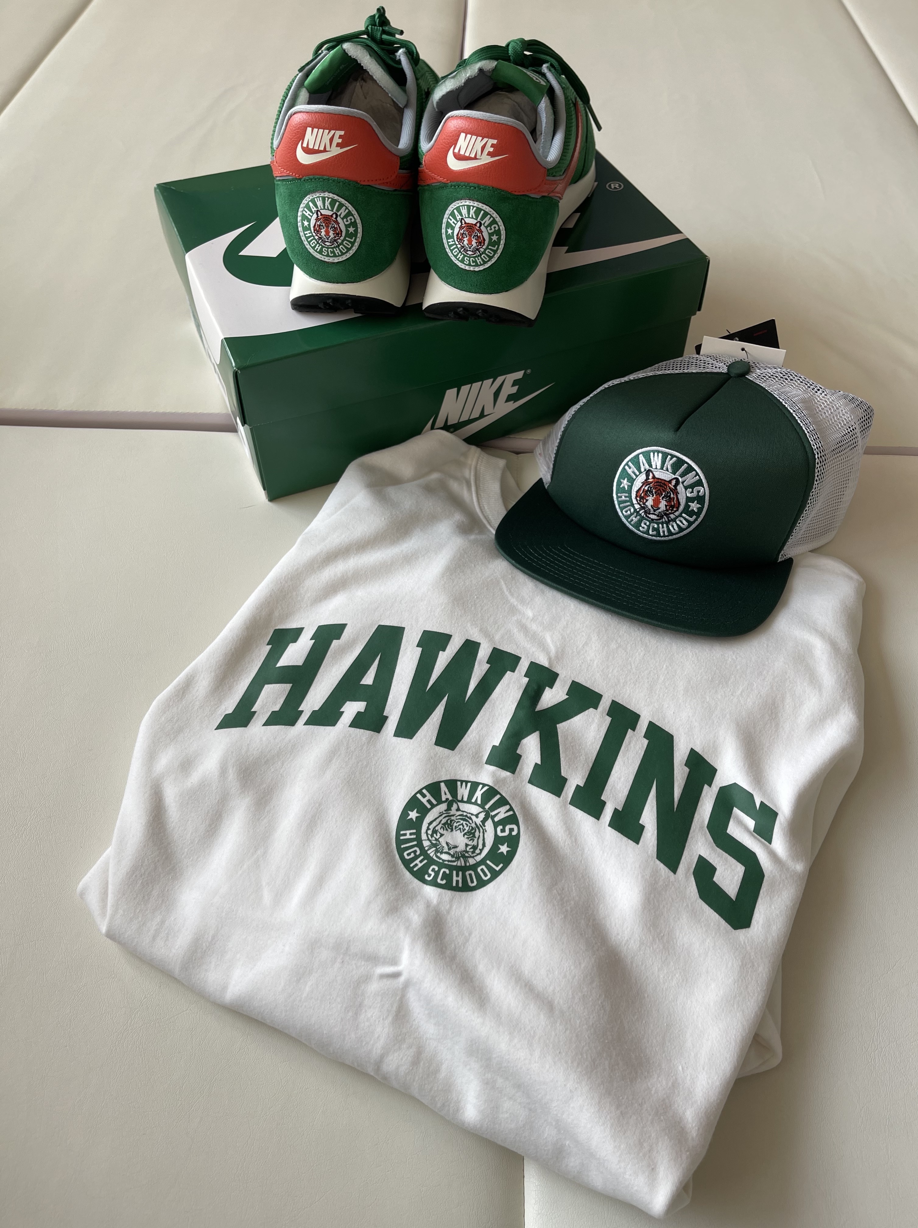 Nike x Stranger Things Tailwind 79 Hawkins High School 착용 스타일 - 2