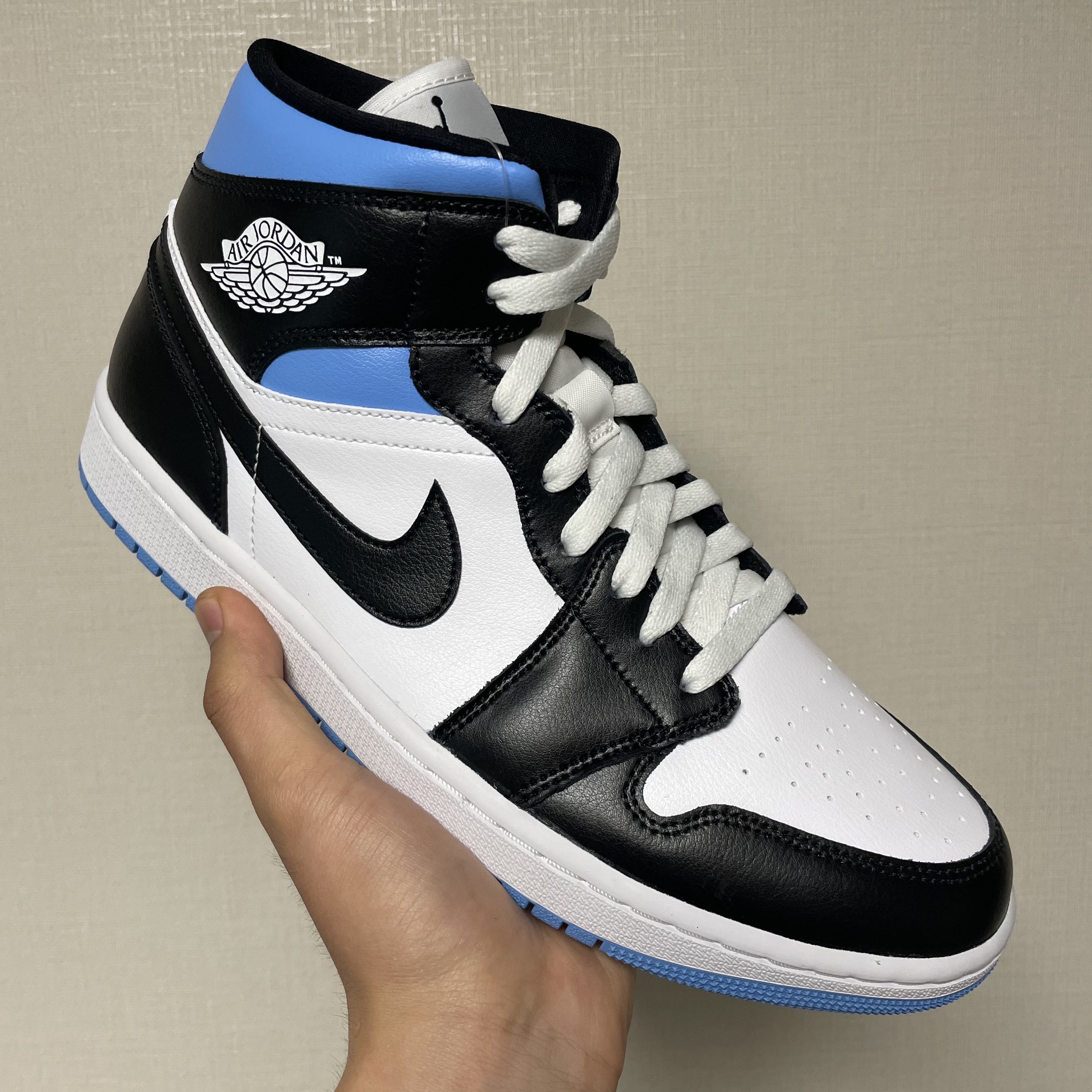 (W) Jordan 1 Mid White Black University Blue 착용 스타일