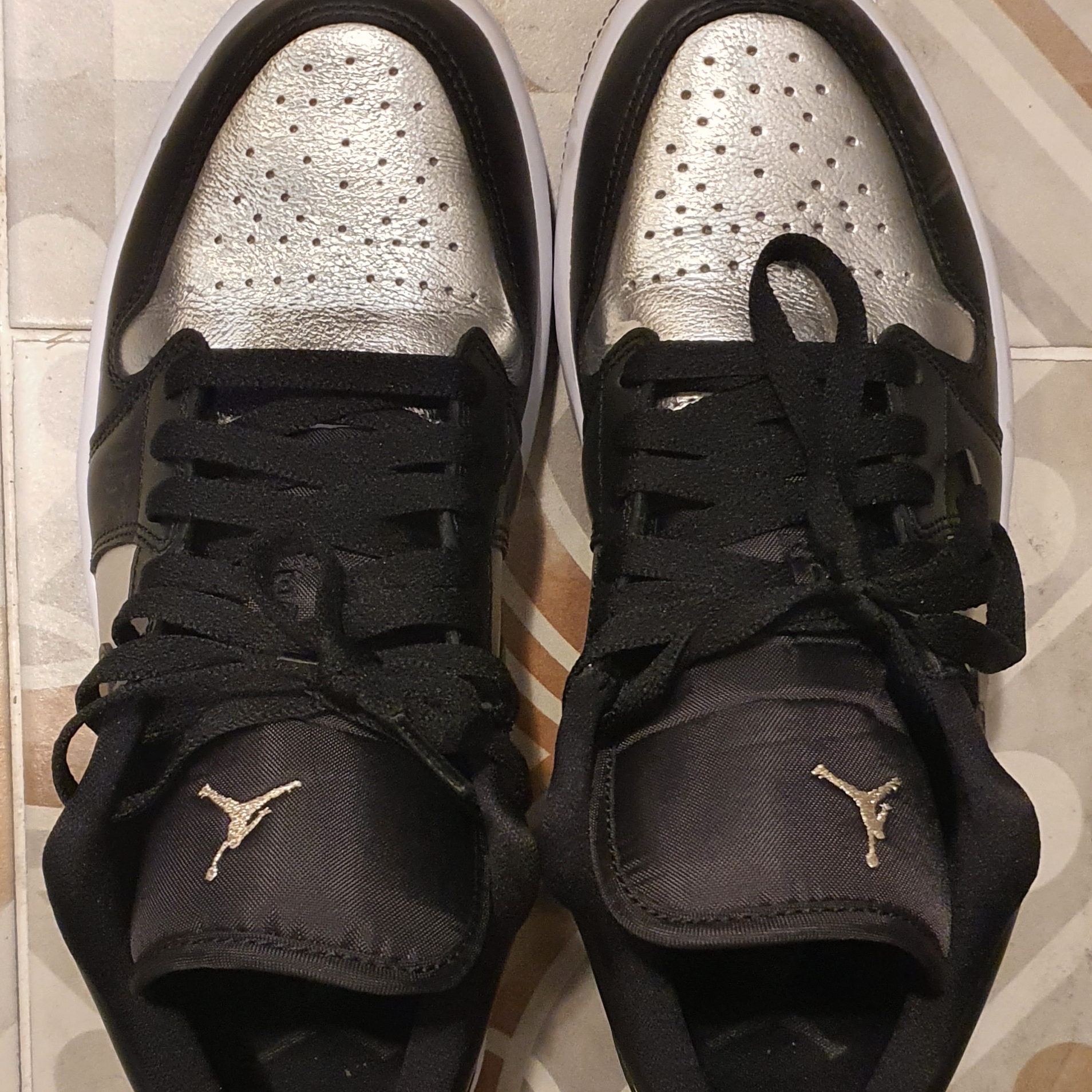 (W) Jordan 1 Low SE Silver Toe 착용 스타일 - 2
