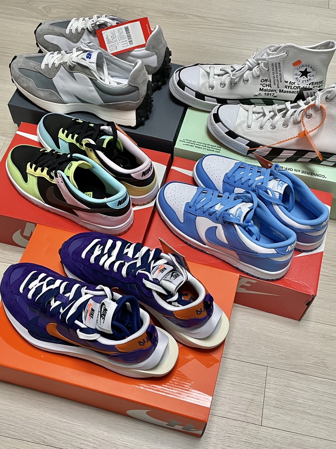 New Balance 327 Grey, Converse x Off-White Chuck 70 High V2 2021 착용 스타일