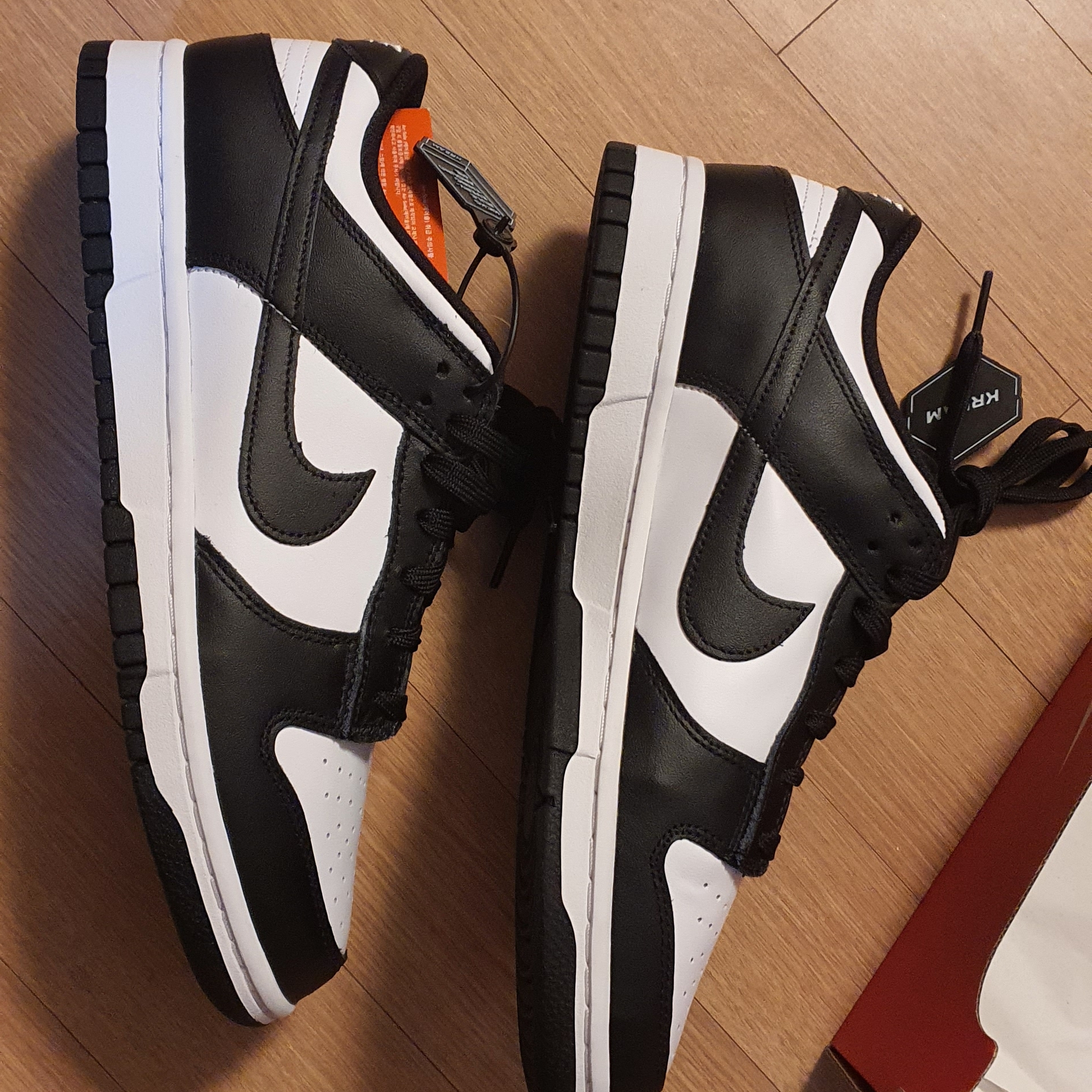 (W) Nike Dunk Low Black, Nike Dunk Low Retro Black 착용 스타일 - 1