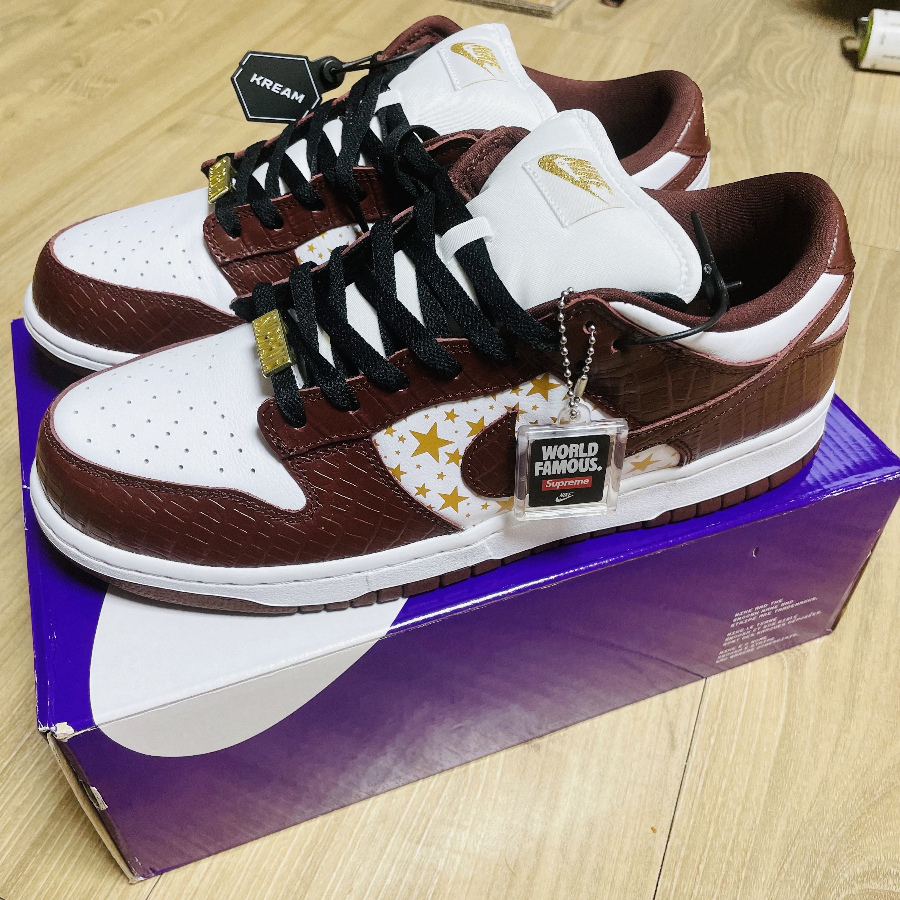 Nike x Supreme SB Dunk Low Barkroot Brown 착용 스타일 - 1