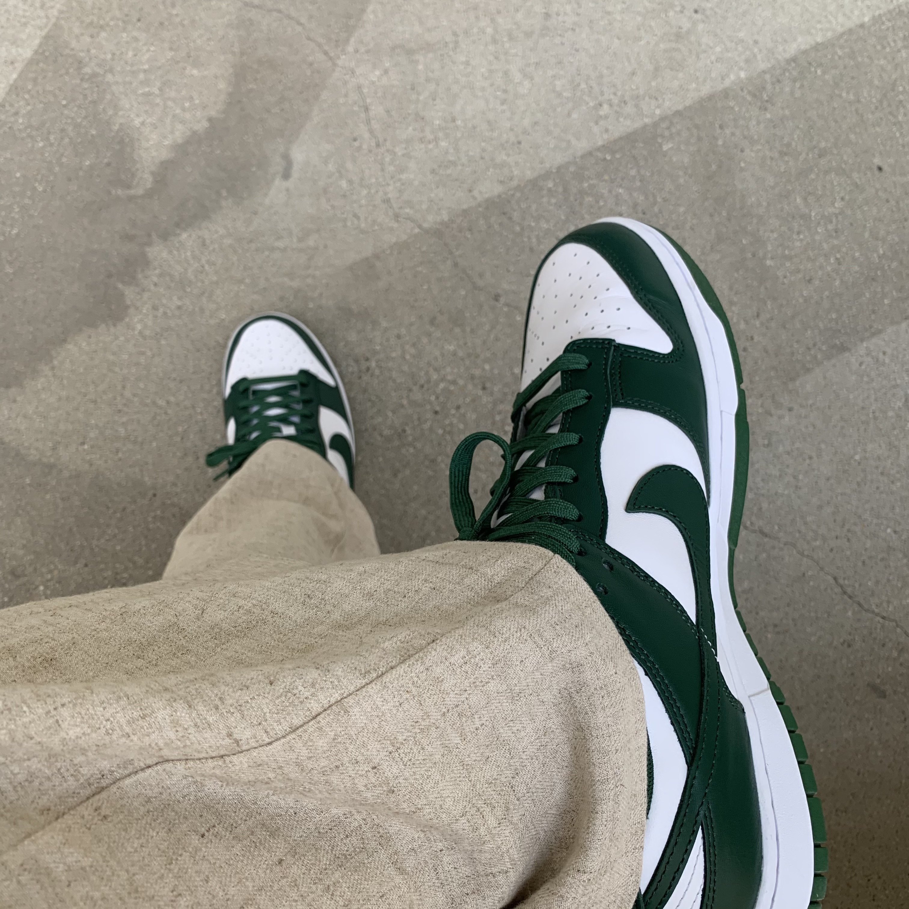 Nike Dunk Low Retro Varsity Green 착용 스타일