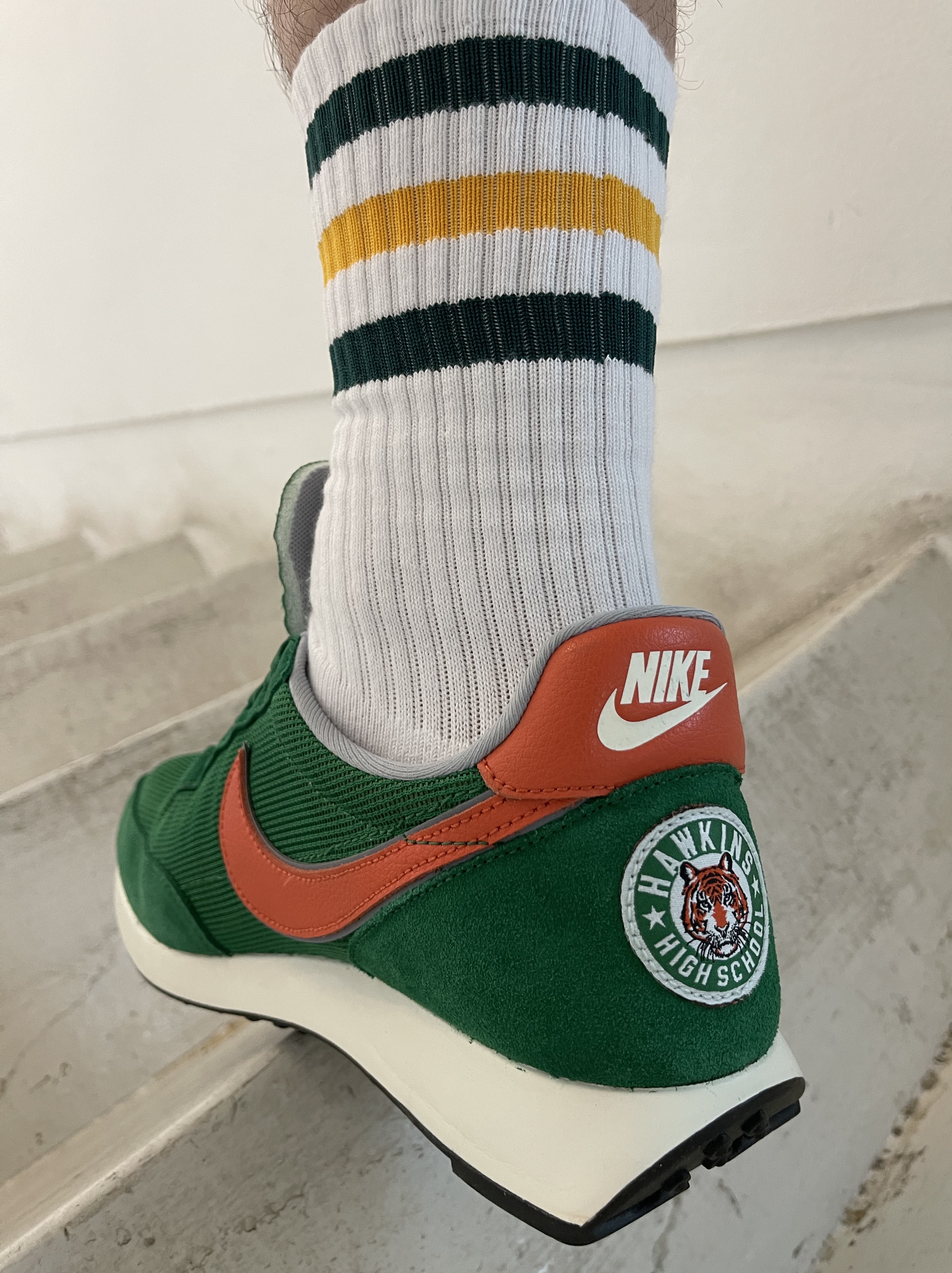 Nike x Stranger Things Tailwind 79 Hawkins High School 착용 스타일 - 3