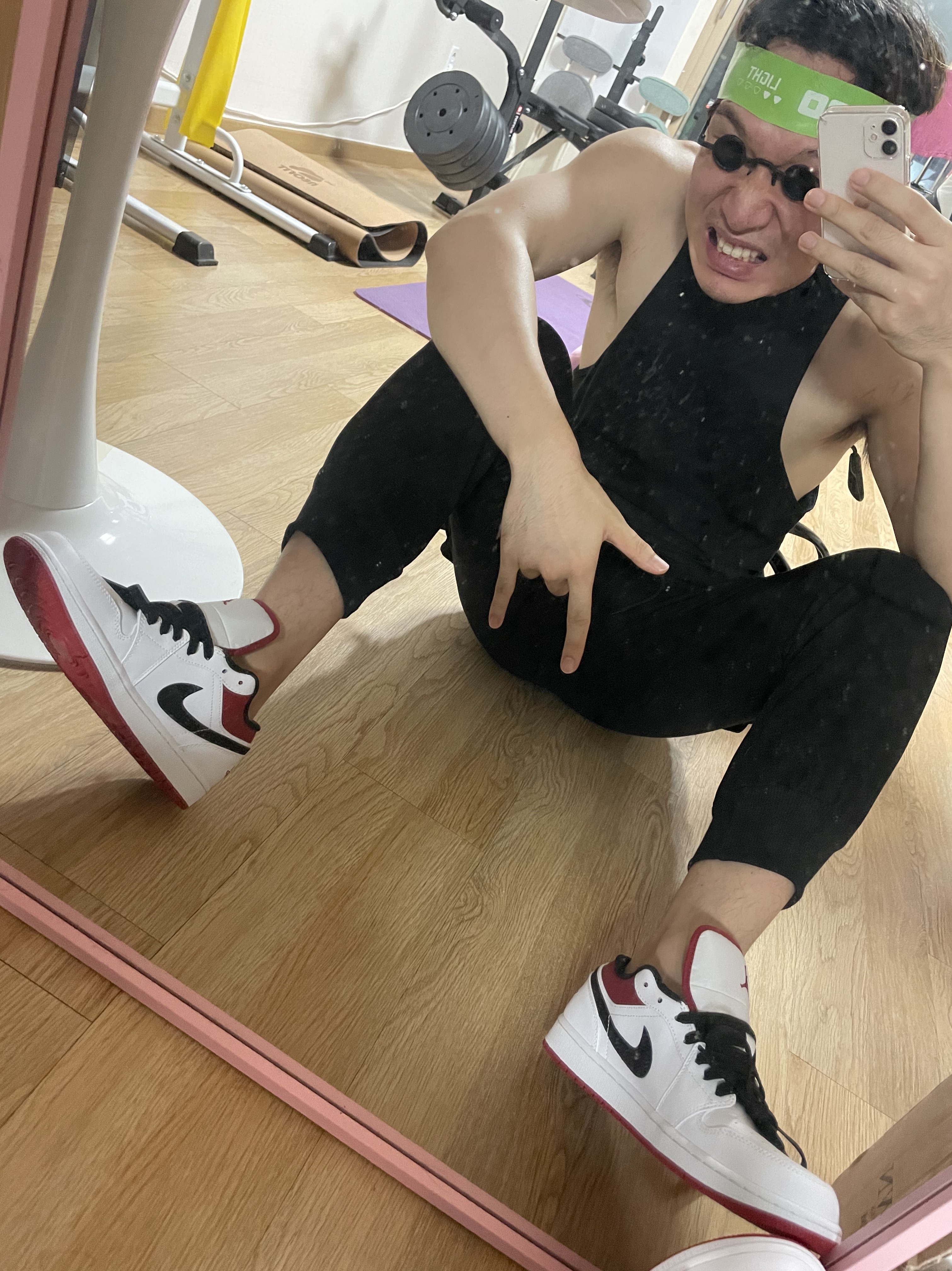 Jordan 1 Low White Red Black 착용 스타일