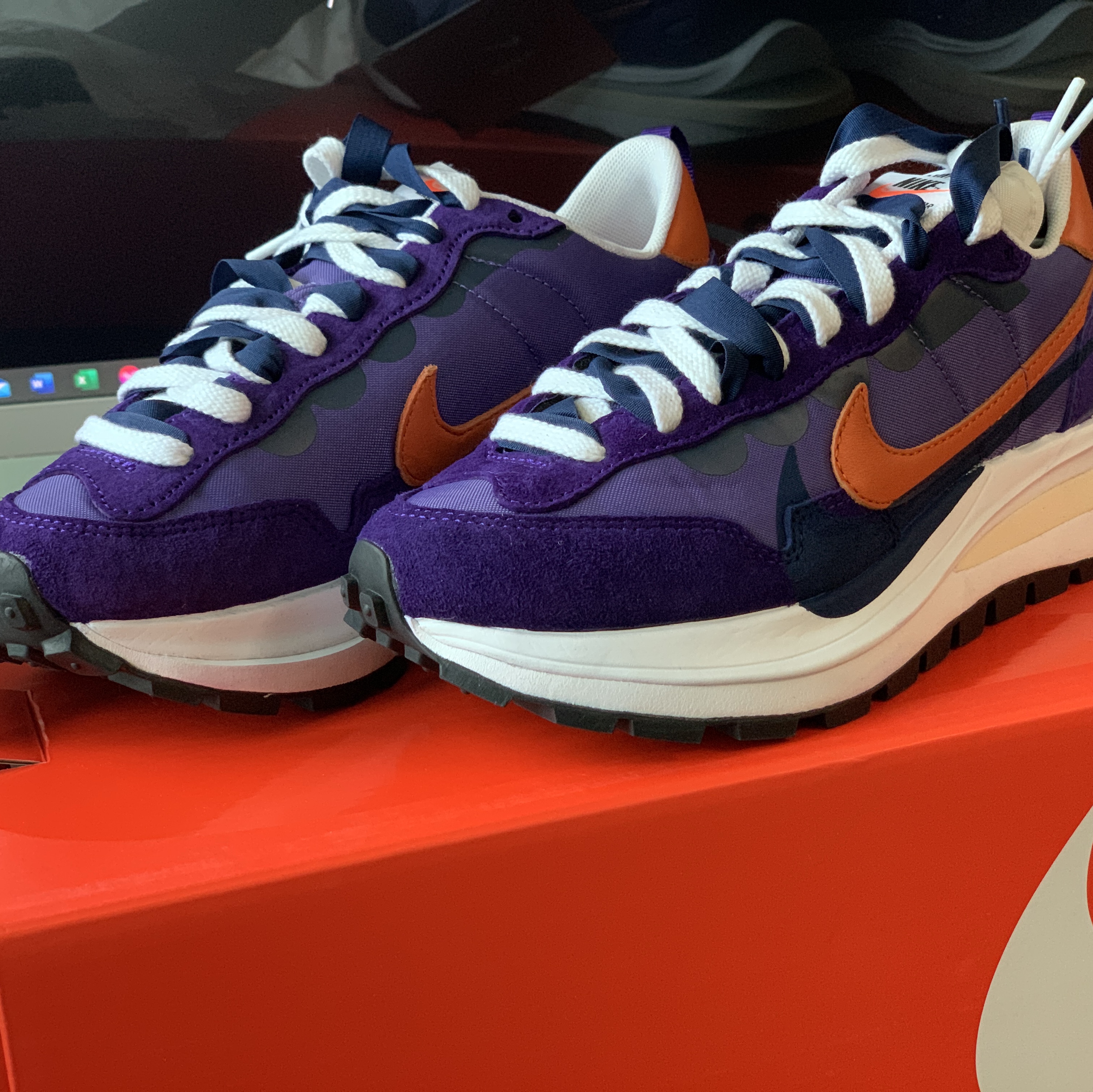 Nike x Sacai VaporWaffle Dark Iris 착용 스타일 - 2