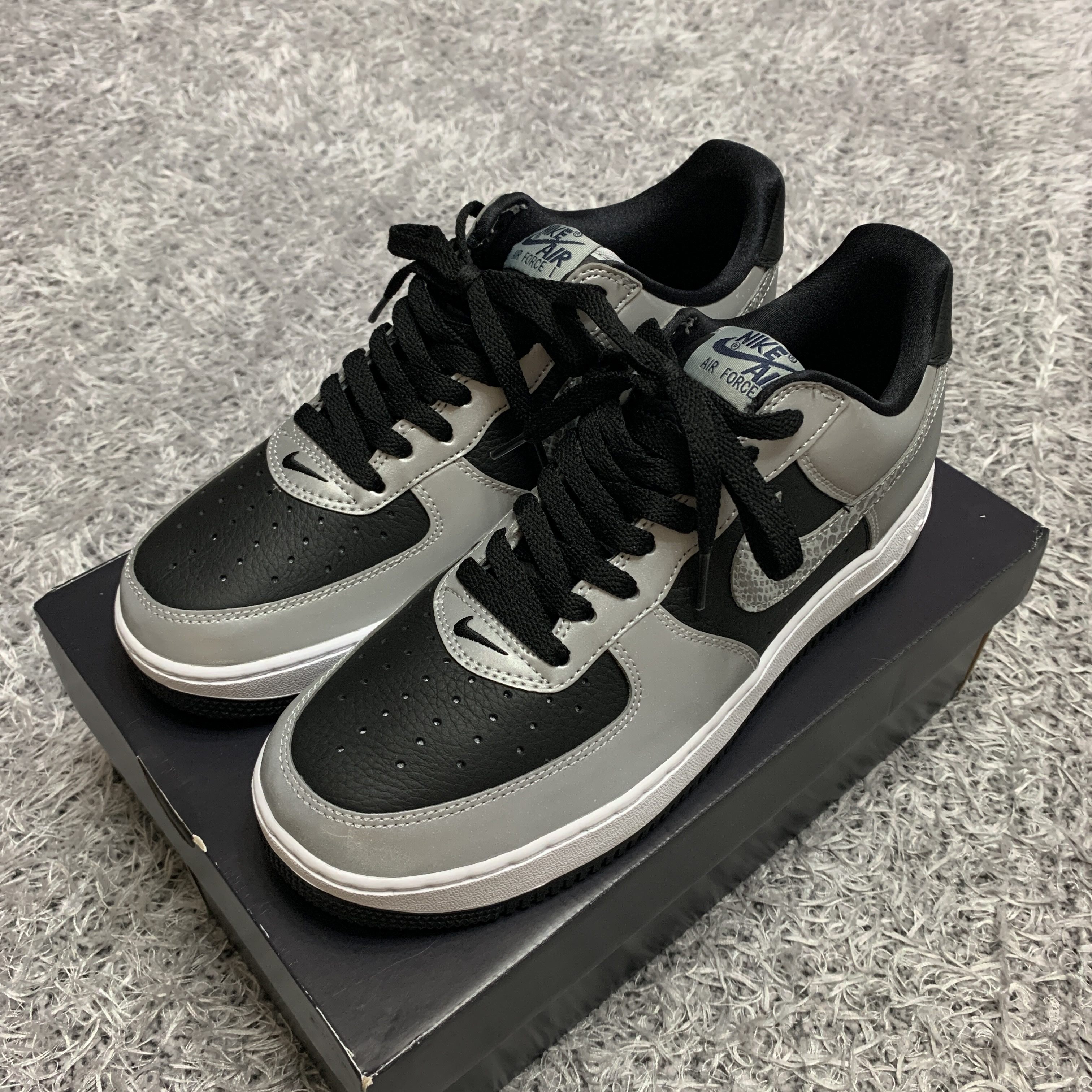 Nike Air Force 1 B Silver Snake 착용 스타일 - 1