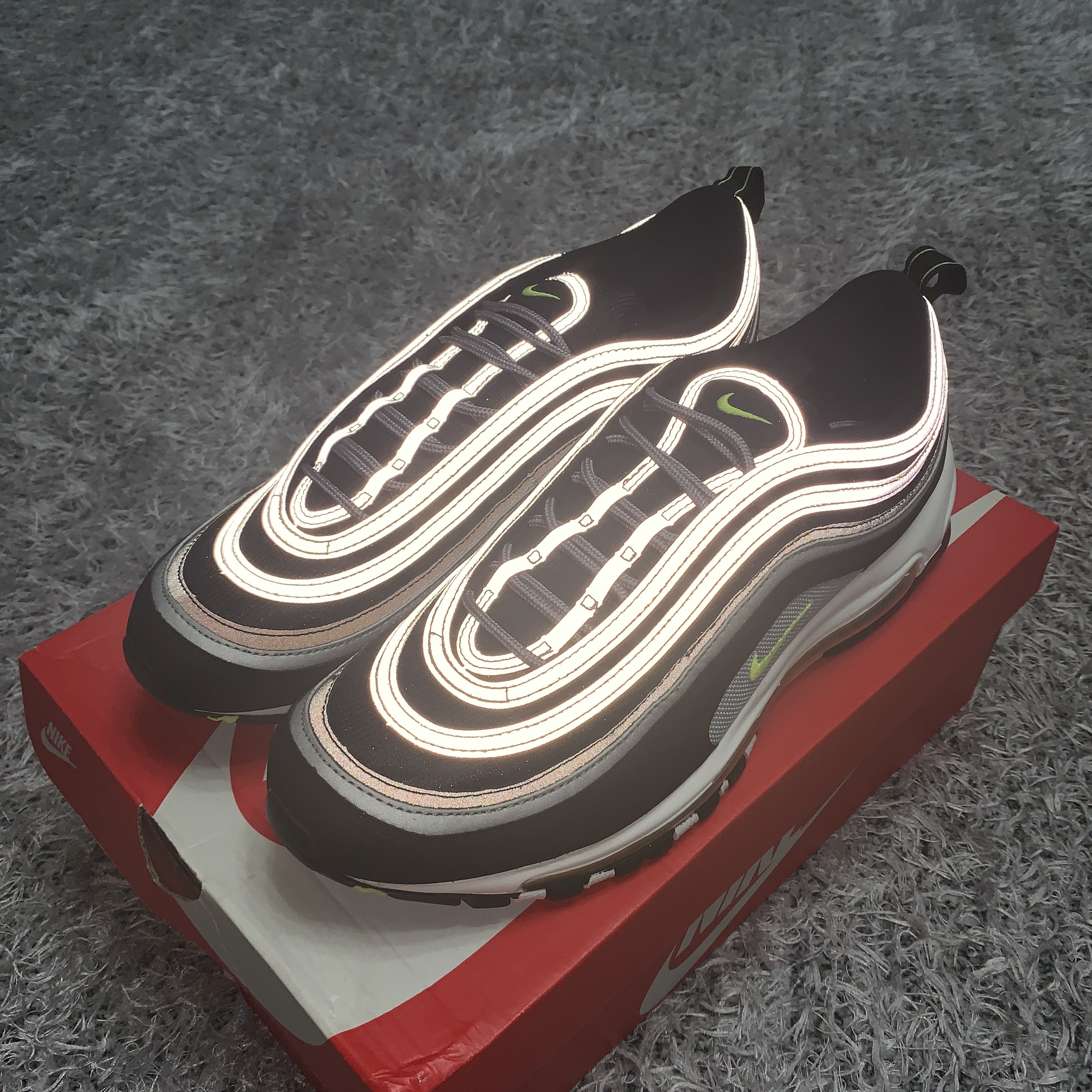 Nike Air Max 97 OG Black Volt Asia 착용 스타일 - 2