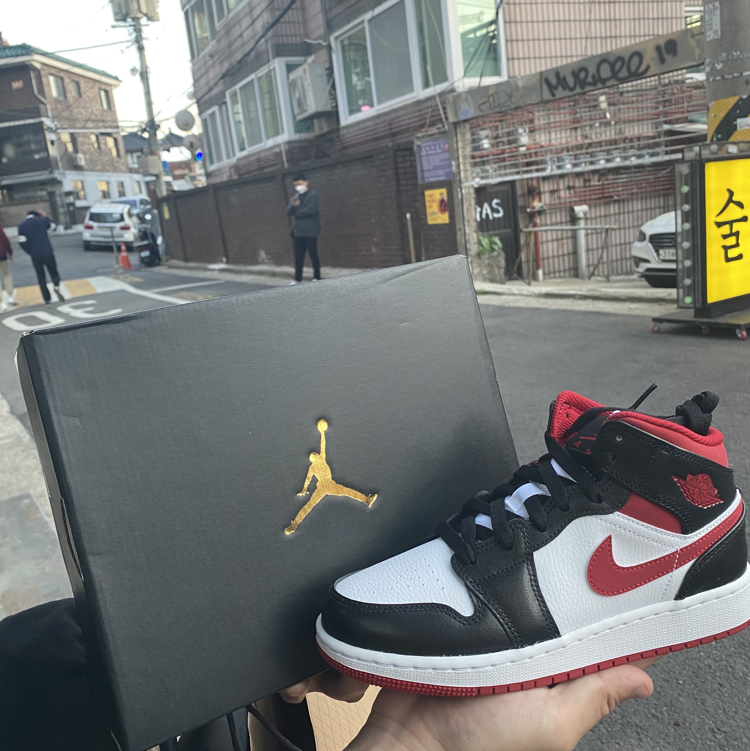 (GS) Jordan 1 Mid Gym Red Black White 착용 스타일