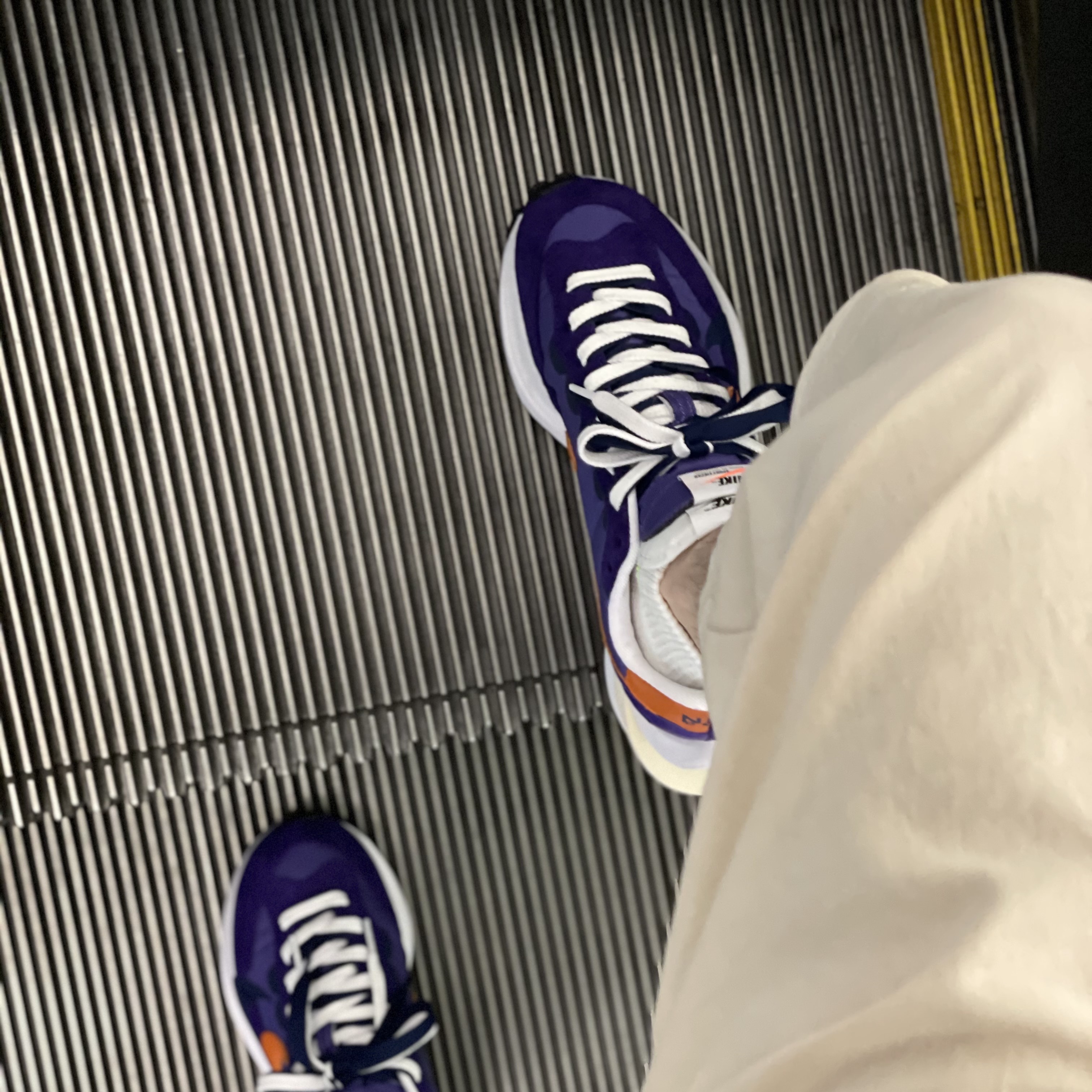 Nike x Sacai VaporWaffle Dark Iris 착용 스타일 - 1