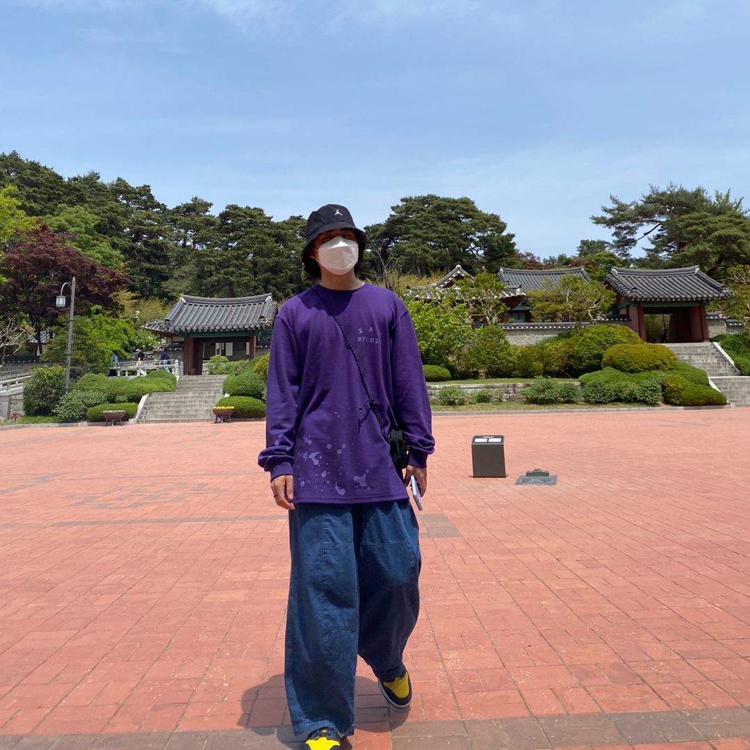 Jordan Zion Reversible Bucket Hat Black, IAB Studio Long Sleeve T-Shirt Purple Splashed 착용 스타일